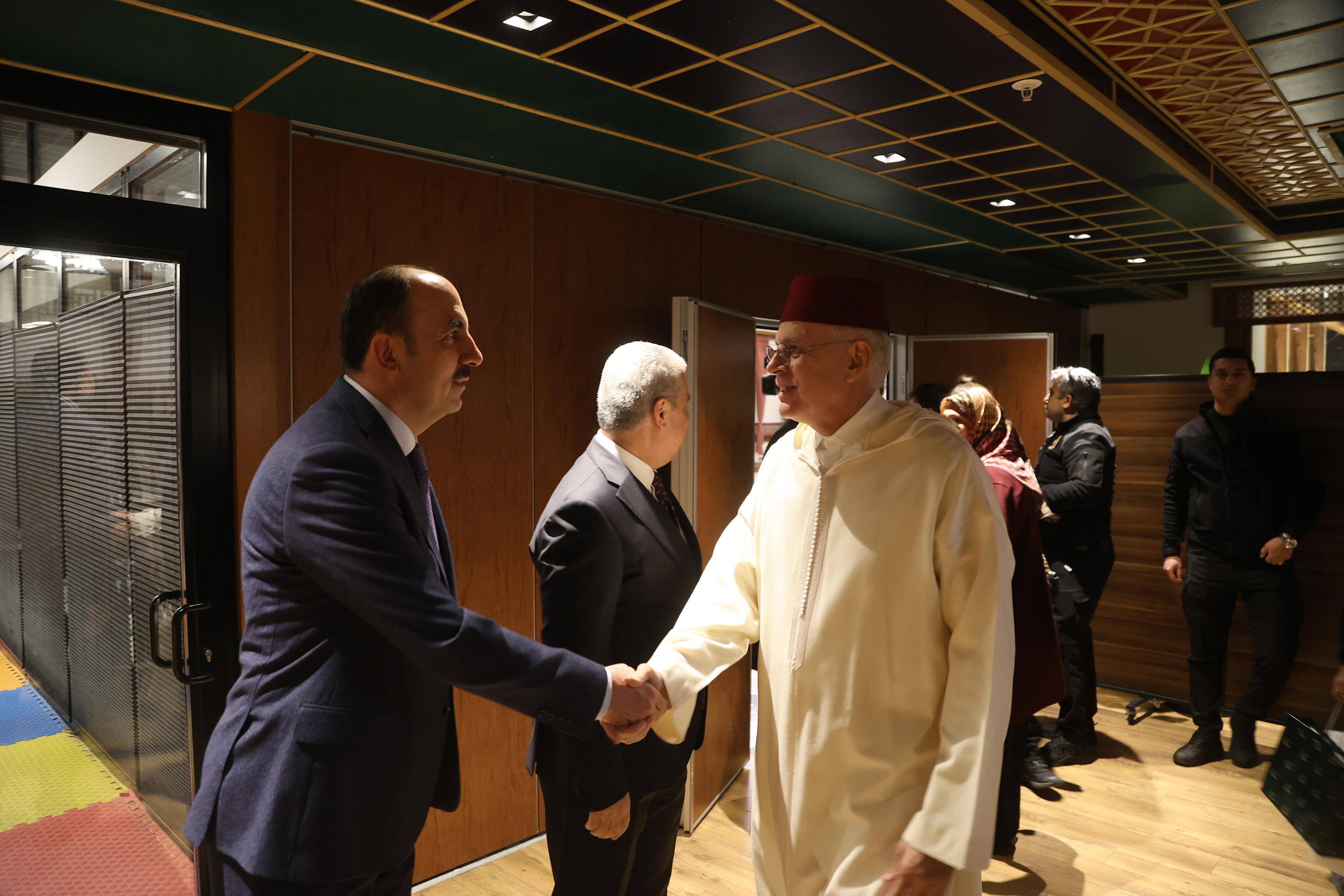 VALİ AKIN İLE BAŞKAN ALTAY YABANCI ÜLKELERİN BÜYÜKELÇİLERİNİ VE EŞLERİNİ AĞIRLADI