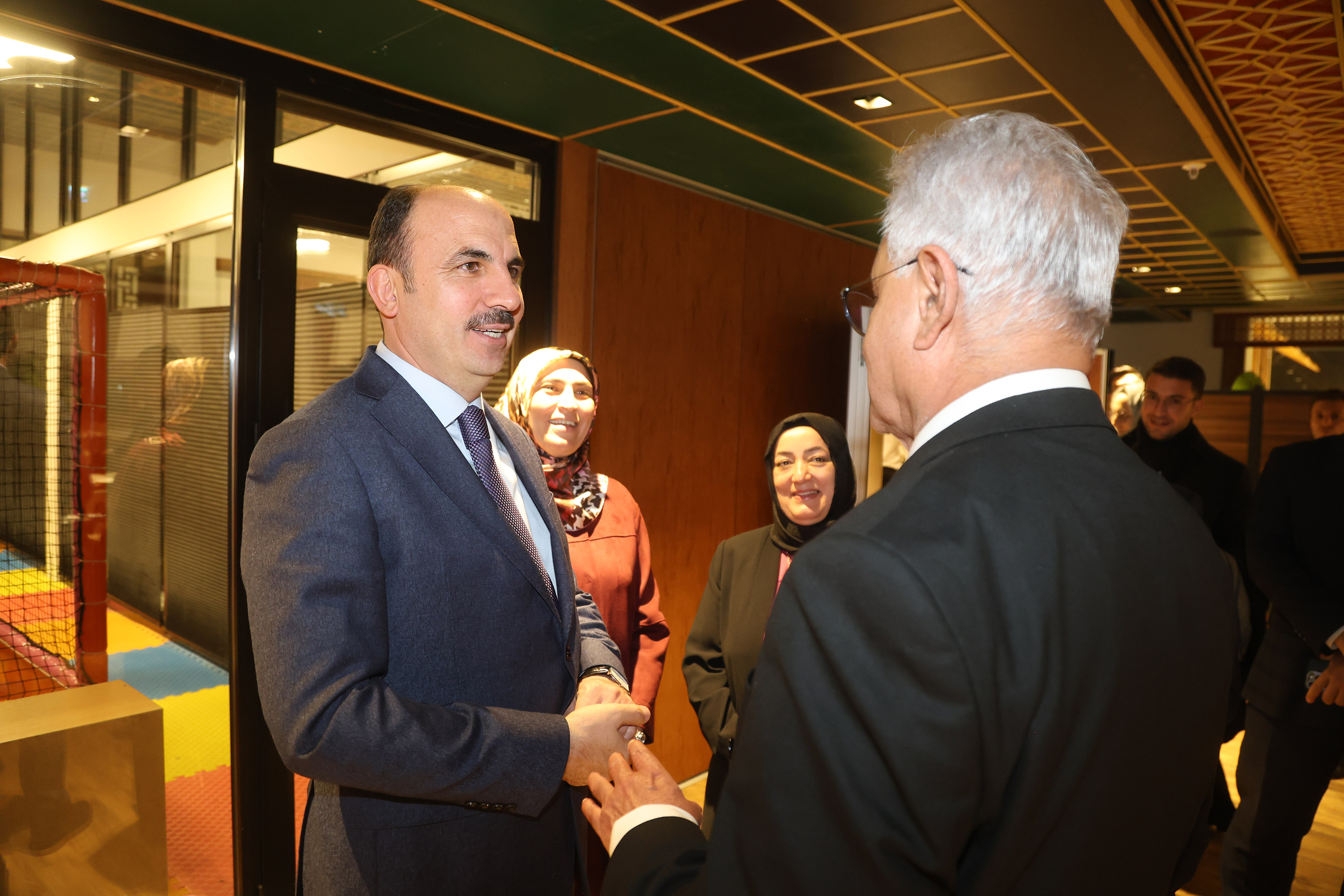 VALİ AKIN İLE BAŞKAN ALTAY YABANCI ÜLKELERİN BÜYÜKELÇİLERİNİ VE EŞLERİNİ AĞIRLADI
