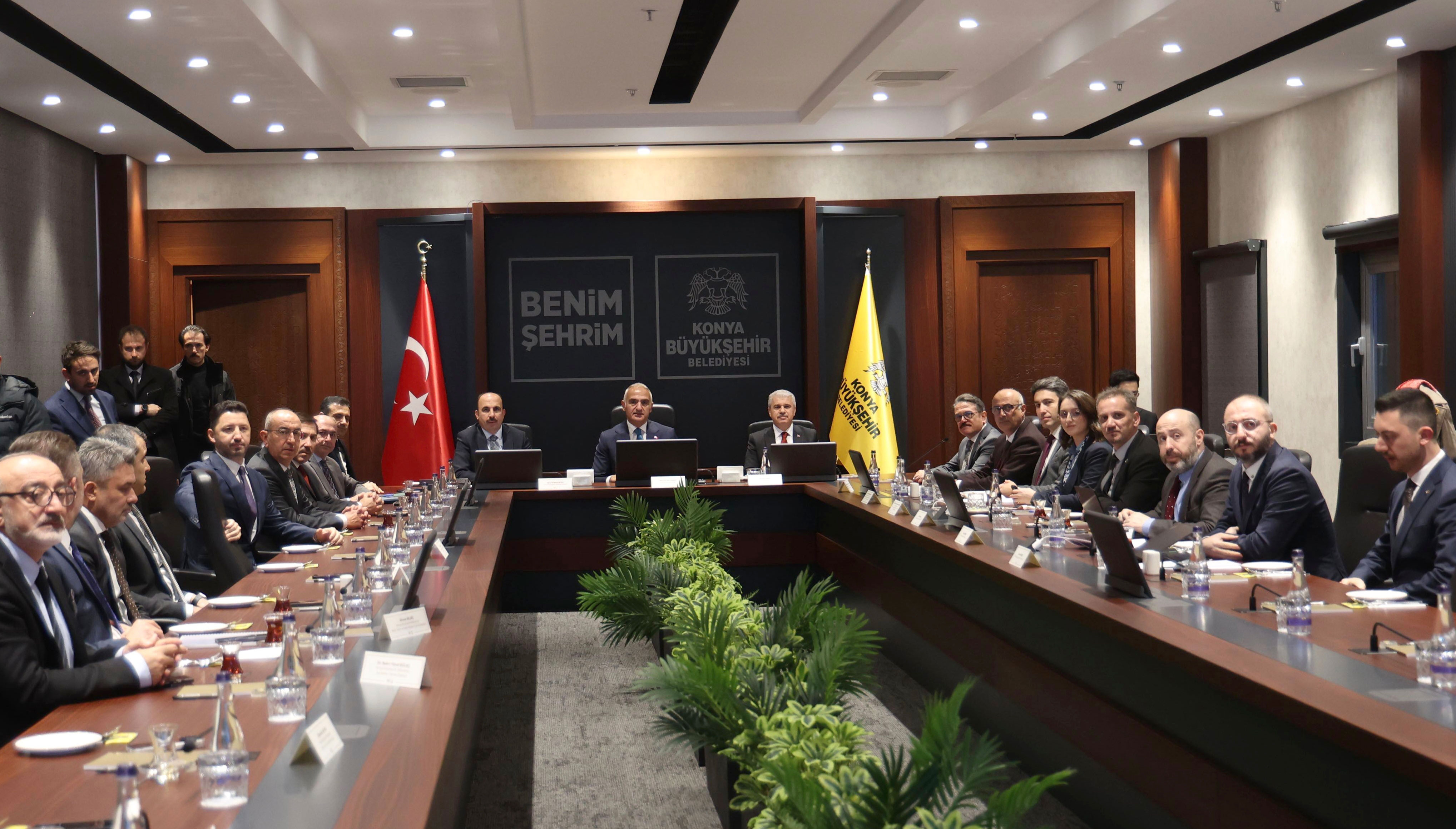 KONYA TURİZMİNİN 5 YILLIK MASTER PLANI BAKAN ERSOY’UN KATILDIĞI TOPLANTIDA ELE ALINDI