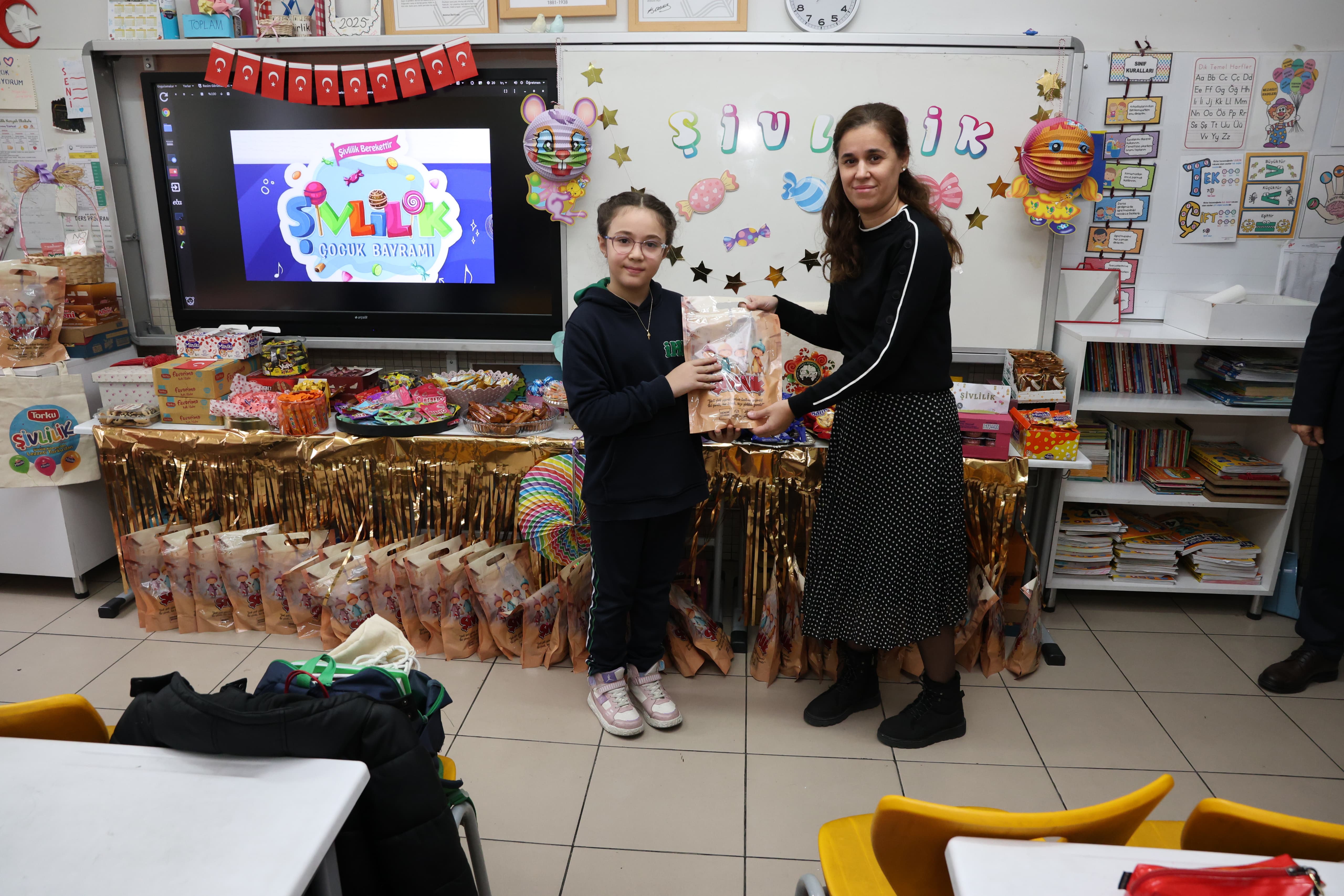 BAŞKAN ALTAY 31 İLÇEDEKİ 220 BİN ÇOCUĞA ŞİVLİLİK MUTLULUĞU YAŞATTI