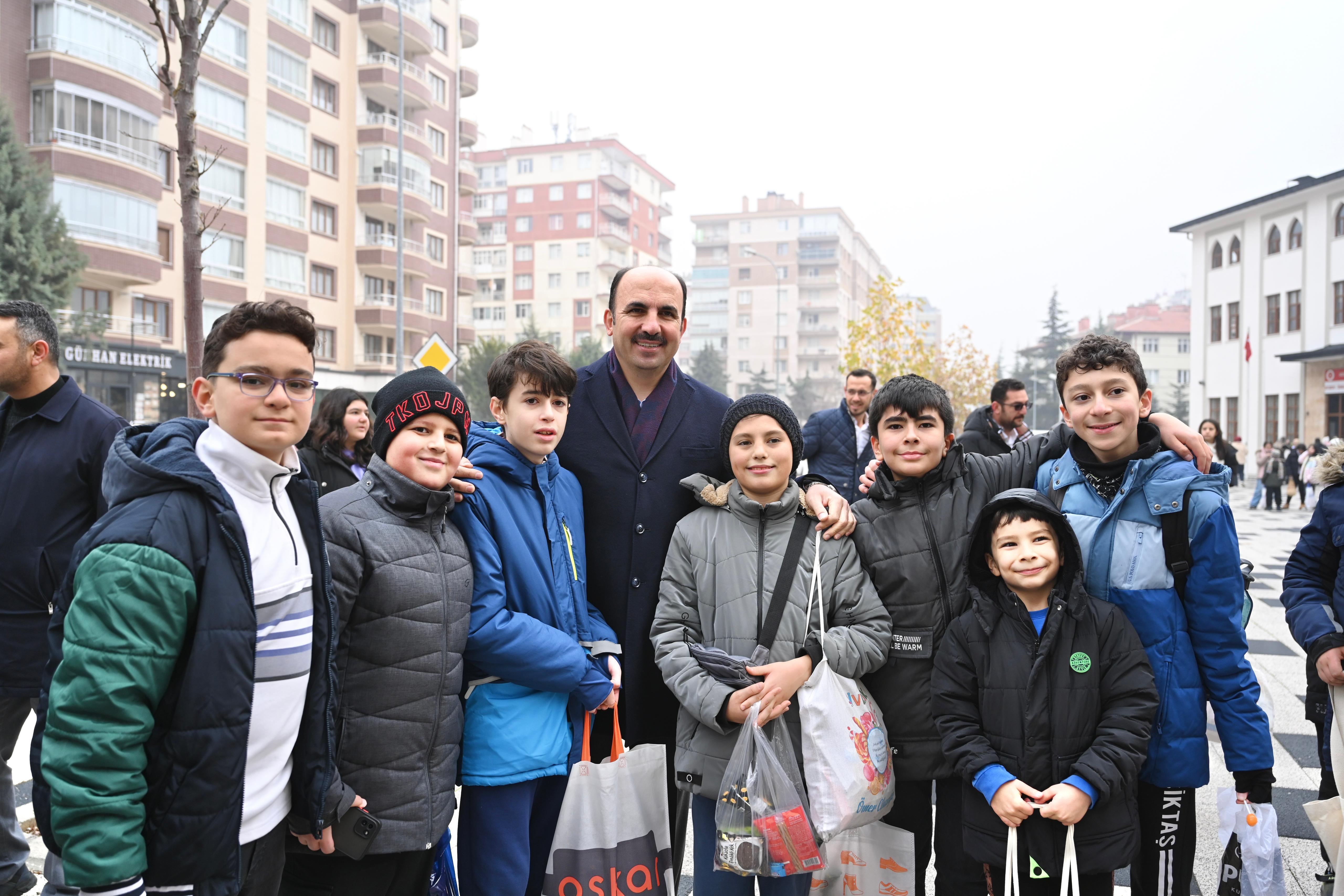 BAŞKAN ALTAY ÇOCUKLARIN “ŞİVLİLİK” COŞKUSUNA EŞLİK ETTİ