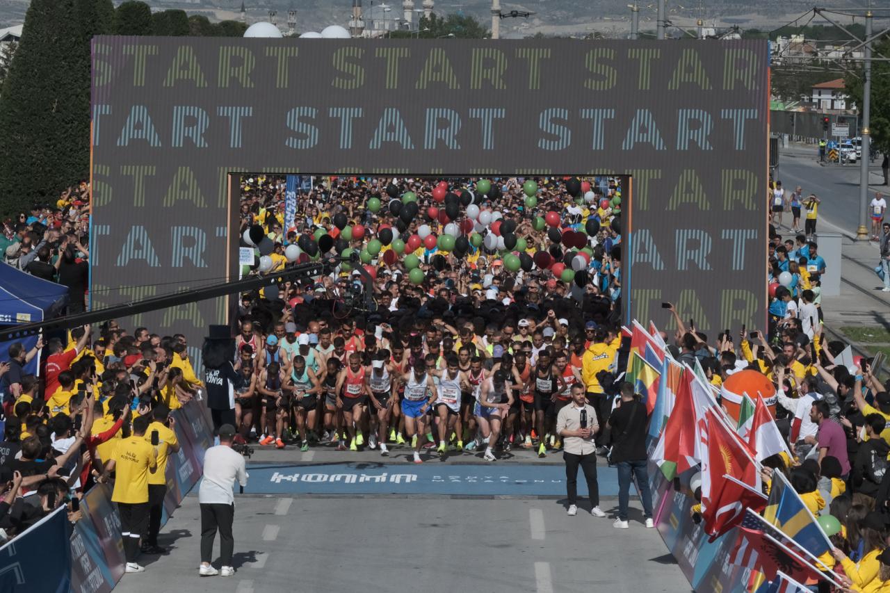 BAŞKAN ALTAY 5. ULUSLARARASI KONYA YARI MARATONU’NA KAYITLARIN BAŞLADIĞINI AÇIKLADI