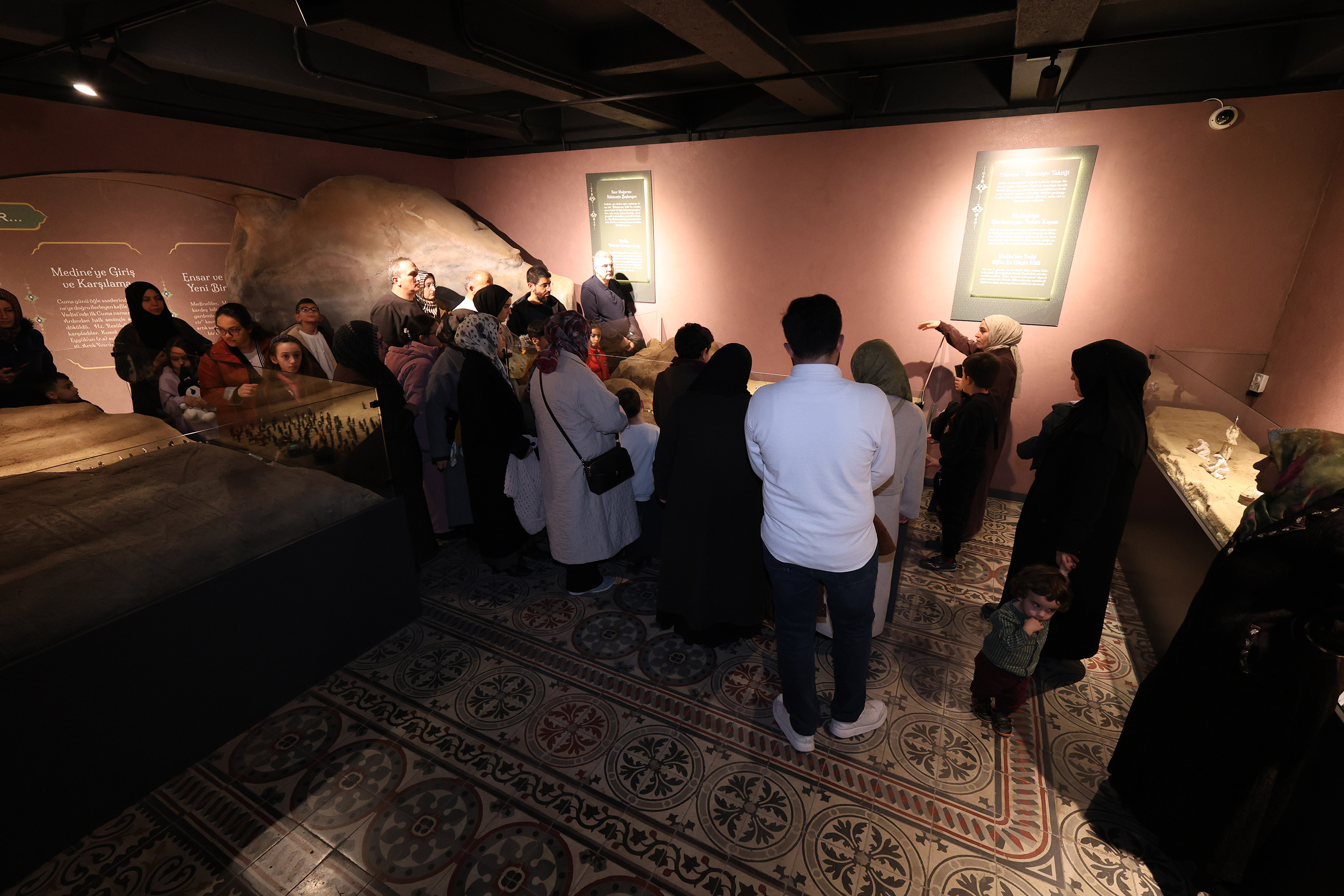 BÜYÜKŞEHİR TAŞ BİNA’DAKİ SİYER SERGİSİ KONYALILARDAN YOĞUN İLGİ GÖRÜYOR