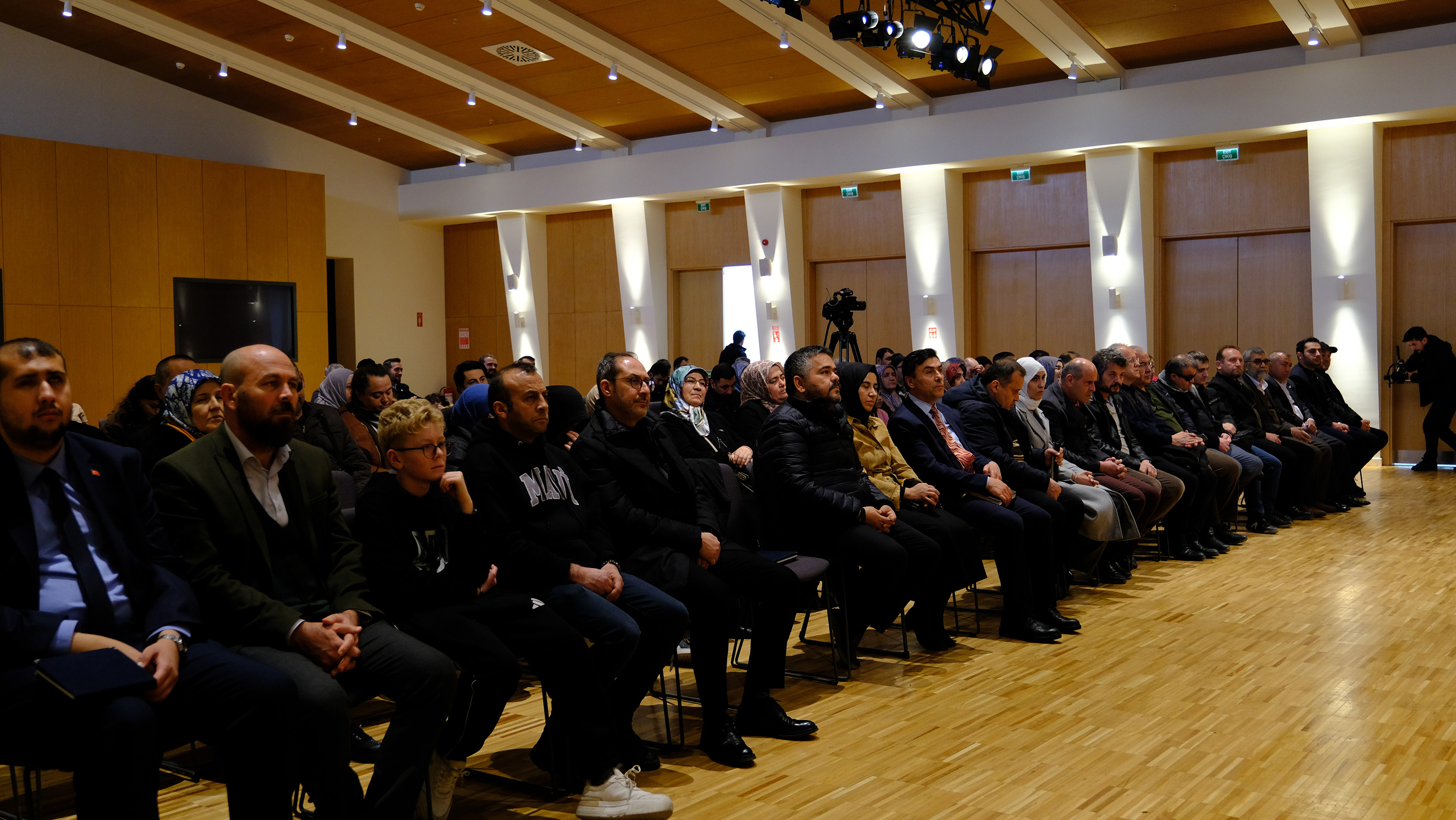 KONYA BÜYÜKŞEHİR’DEN GÖRME ENGELLİLERE SESLİ BETİMLEMELİ FİLM ETKİNLİĞİ