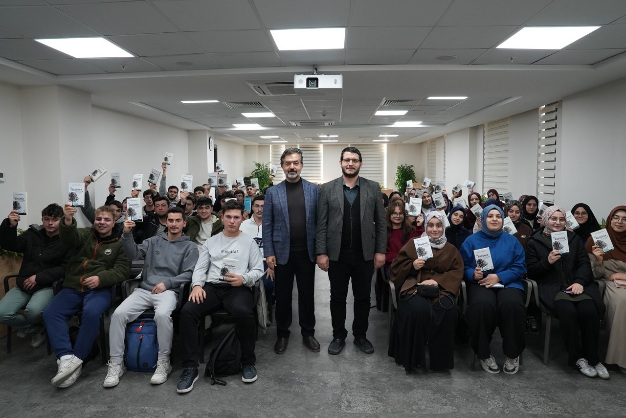 YAZAR HALİT BEKİROĞLU LİMA’DA ÖĞRENCİLERLE BİR ARAYA GELDİ