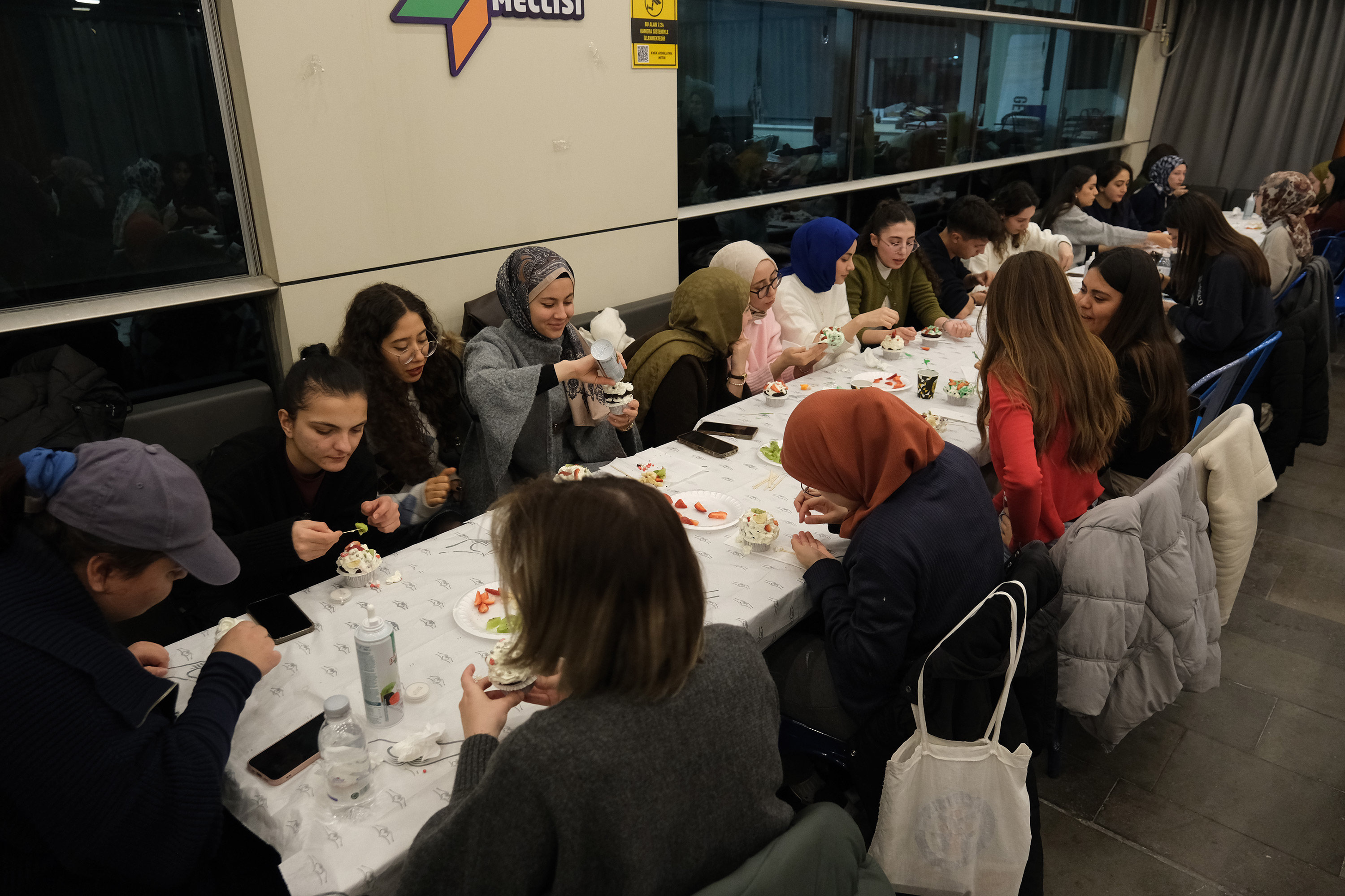 BÜYÜKŞEHİR GENÇLİK MECLİSİ’NDEN ÜNİVERSİTE ÖĞRENCİLERİNE DOLU DOLU ETKİNLİKLER