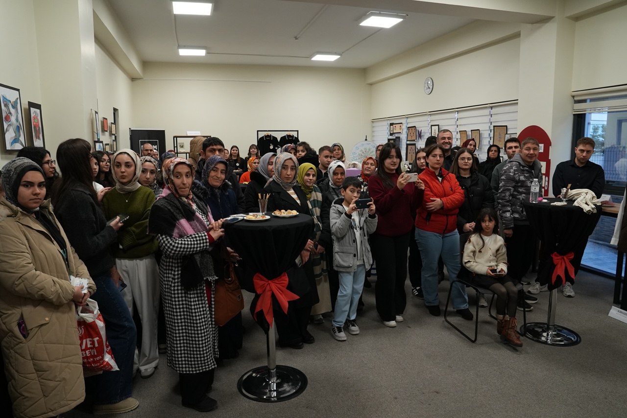 LİMA’DA GÜZ DÖNEMİ SONU ATÖLYE SERGİSİ DÜZENLENDİ