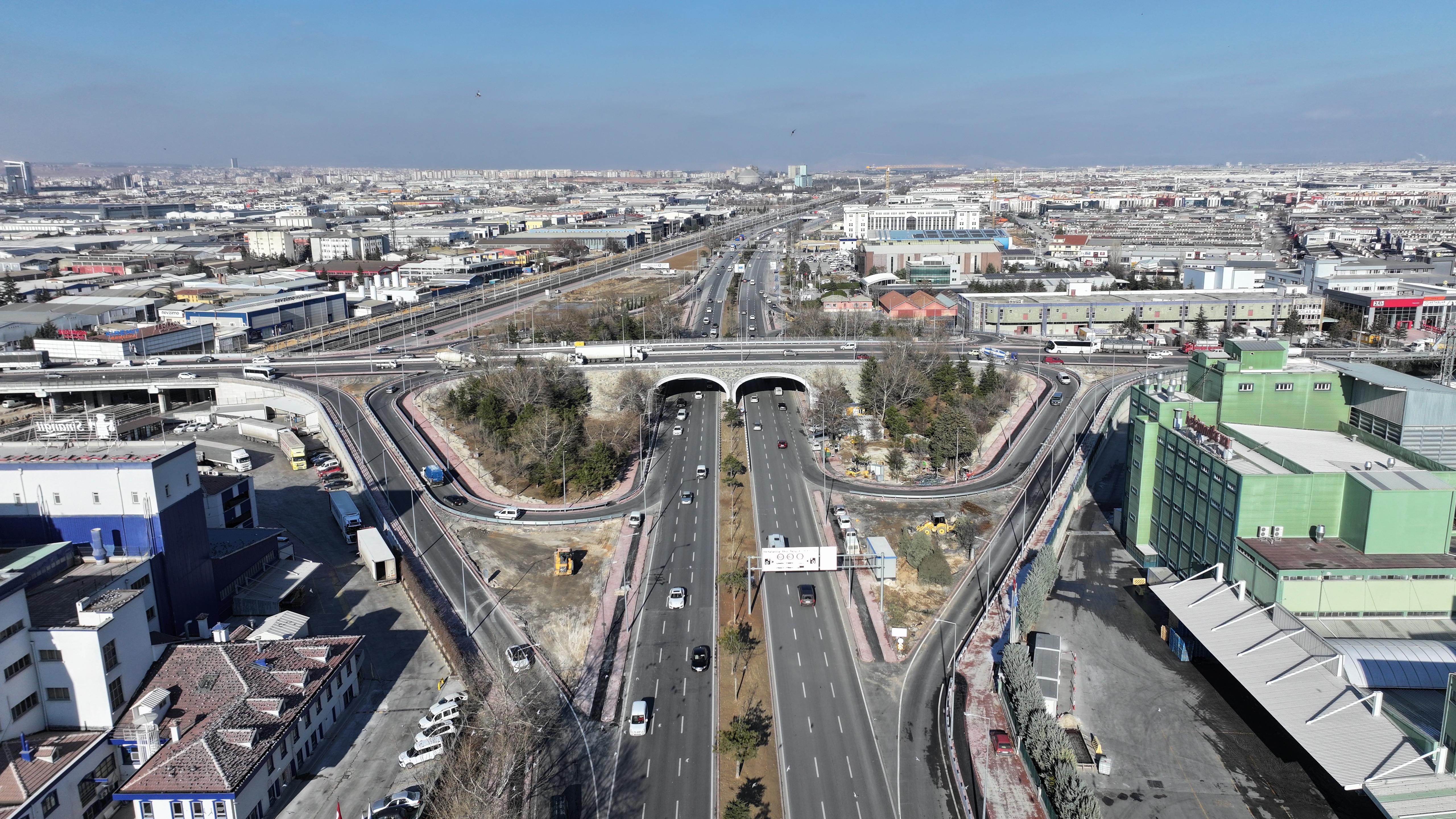ŞERİT SAYISI İKİ KATINA ÇIKARILAN MARANGOZLAR KÖPRÜLÜ KAVŞAĞI İLE TRAFİK DAHA GÜVENLİ VE DAHA AKICI HALE GELMİŞTİR