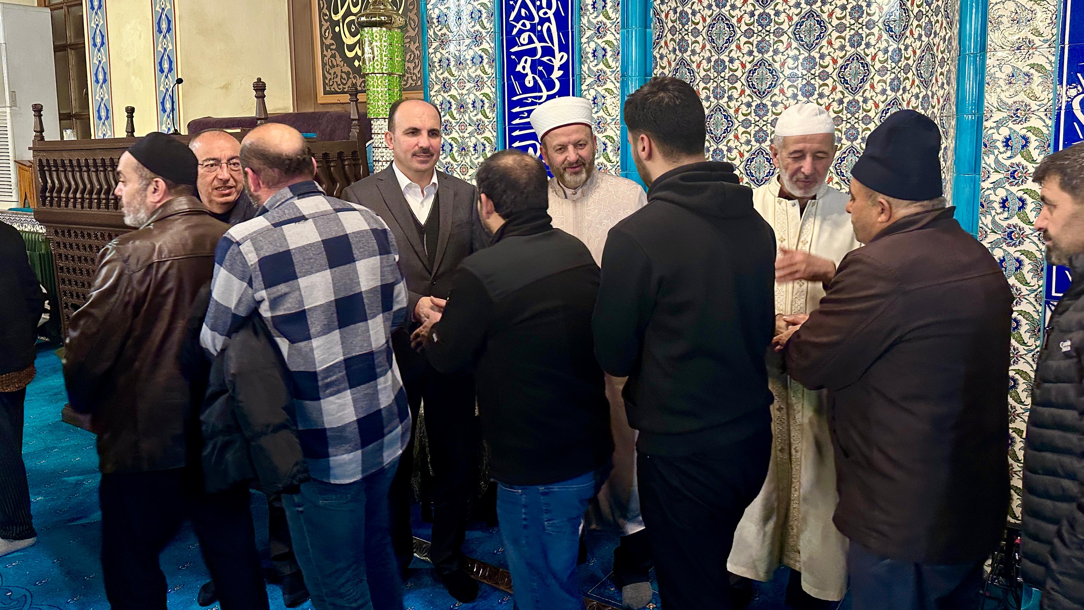 BAŞKAN ALTAY KONYALILARIN BERAT KANDİLİ BEREKETİNE EŞLİK ETTİ