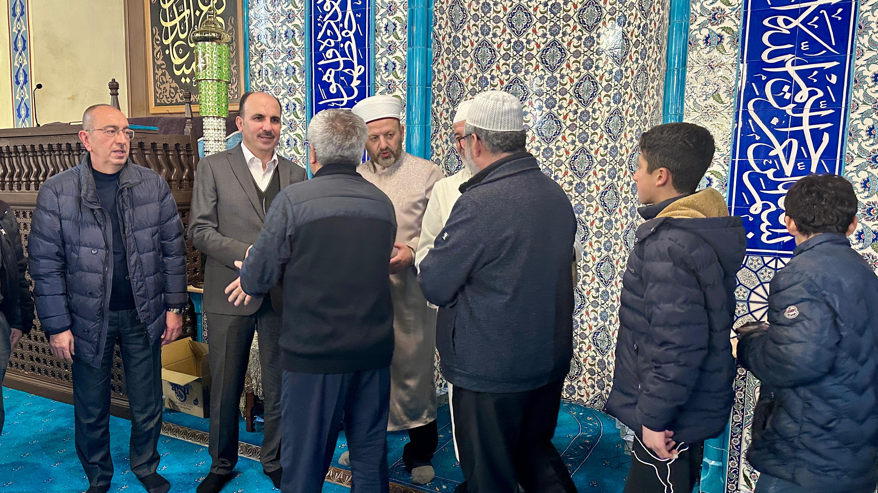 BAŞKAN ALTAY KONYALILARIN BERAT KANDİLİ BEREKETİNE EŞLİK ETTİ