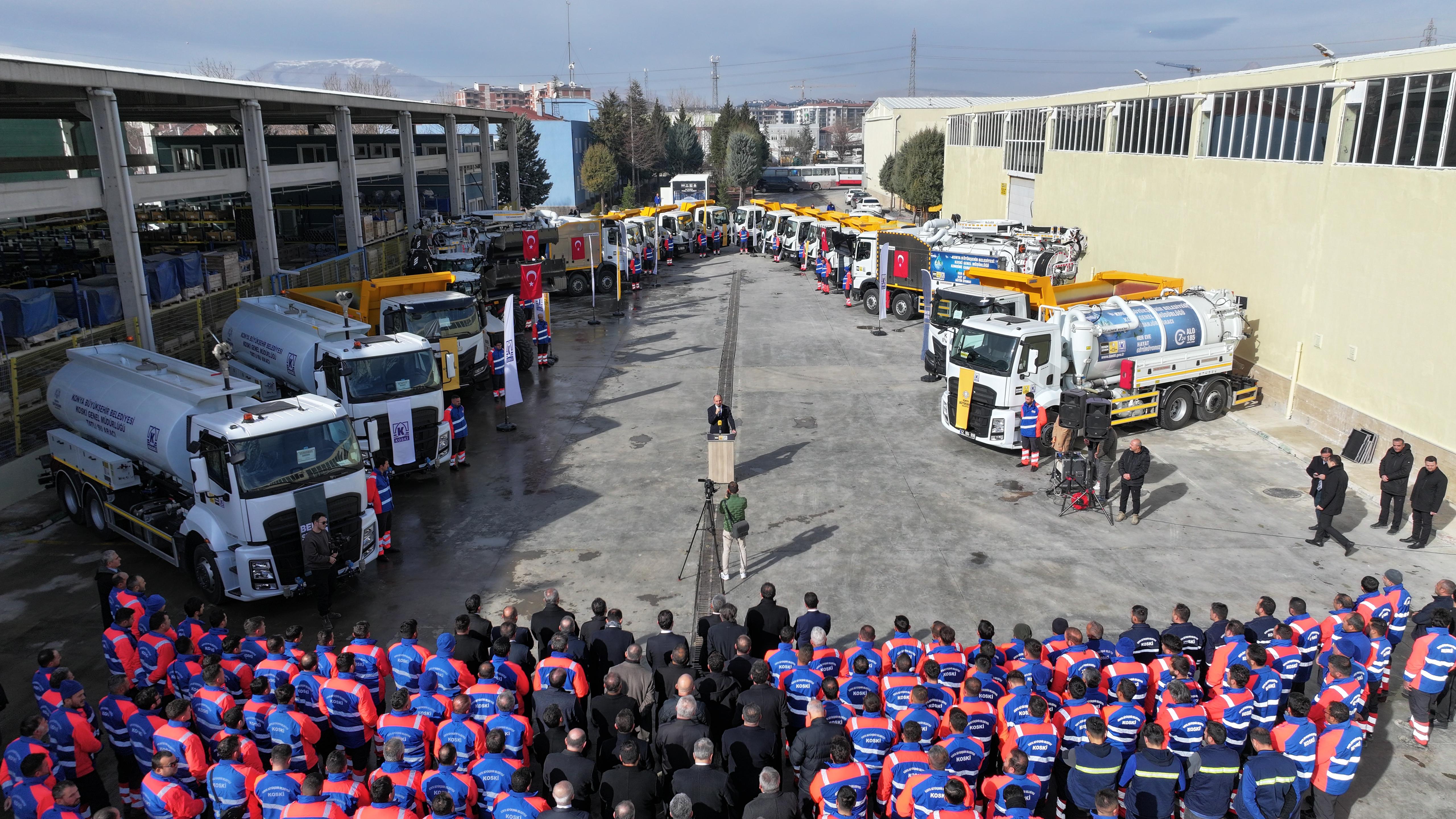 BAŞKAN ALTAY 177 MİLYON LİRA BEDELLE KOSKİ ARAÇ FİLOSUNA KAZANDIRILAN 19 YENİ ARACI TANITTI