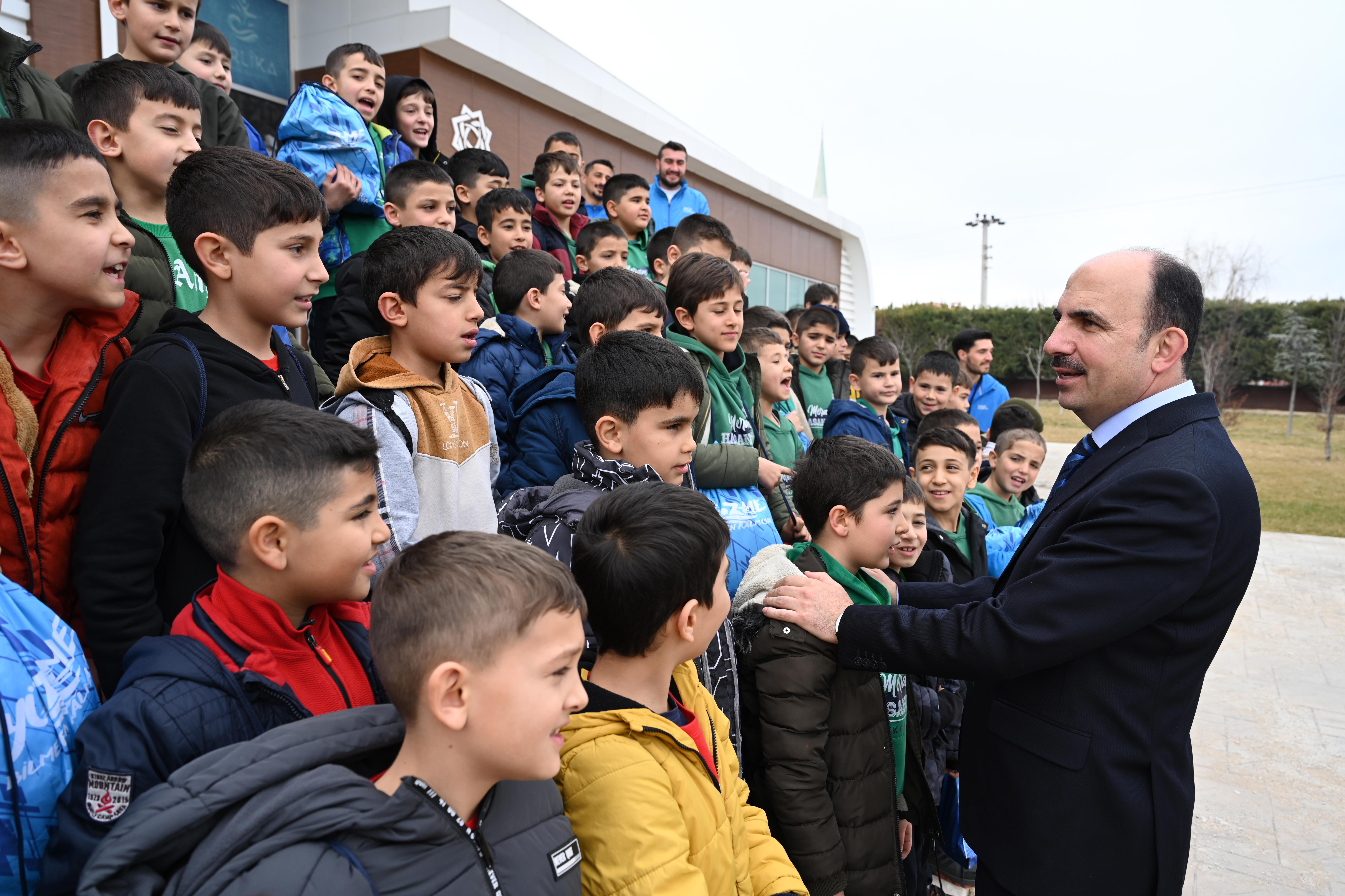 BAŞKAN ALTAY: “HEDEFİMİZ 31 İLÇEMİZİN TAMAMINDA İLKOKUL ÜÇÜNCÜ SINIF ÖĞRENCİLERİNE YÜZME ÖĞRETMEK”