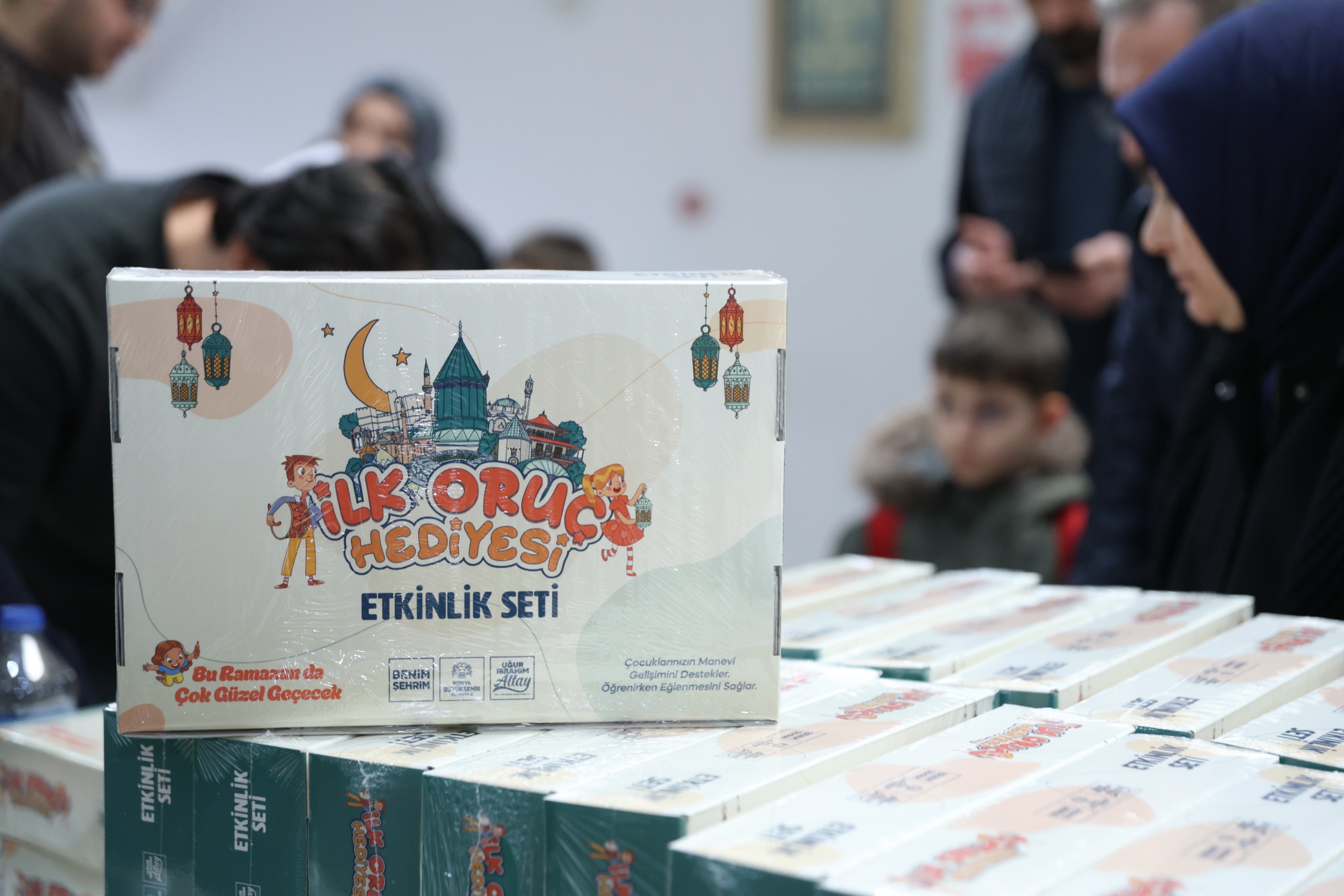 BAŞKAN ALTAY: “ÇOCUKLAR RAMAZAN’I HEYECANLA KARŞILASIN DİYE İLK ORUÇ HEDİYELERİNİN DAĞITIMINA BAŞLADIK”