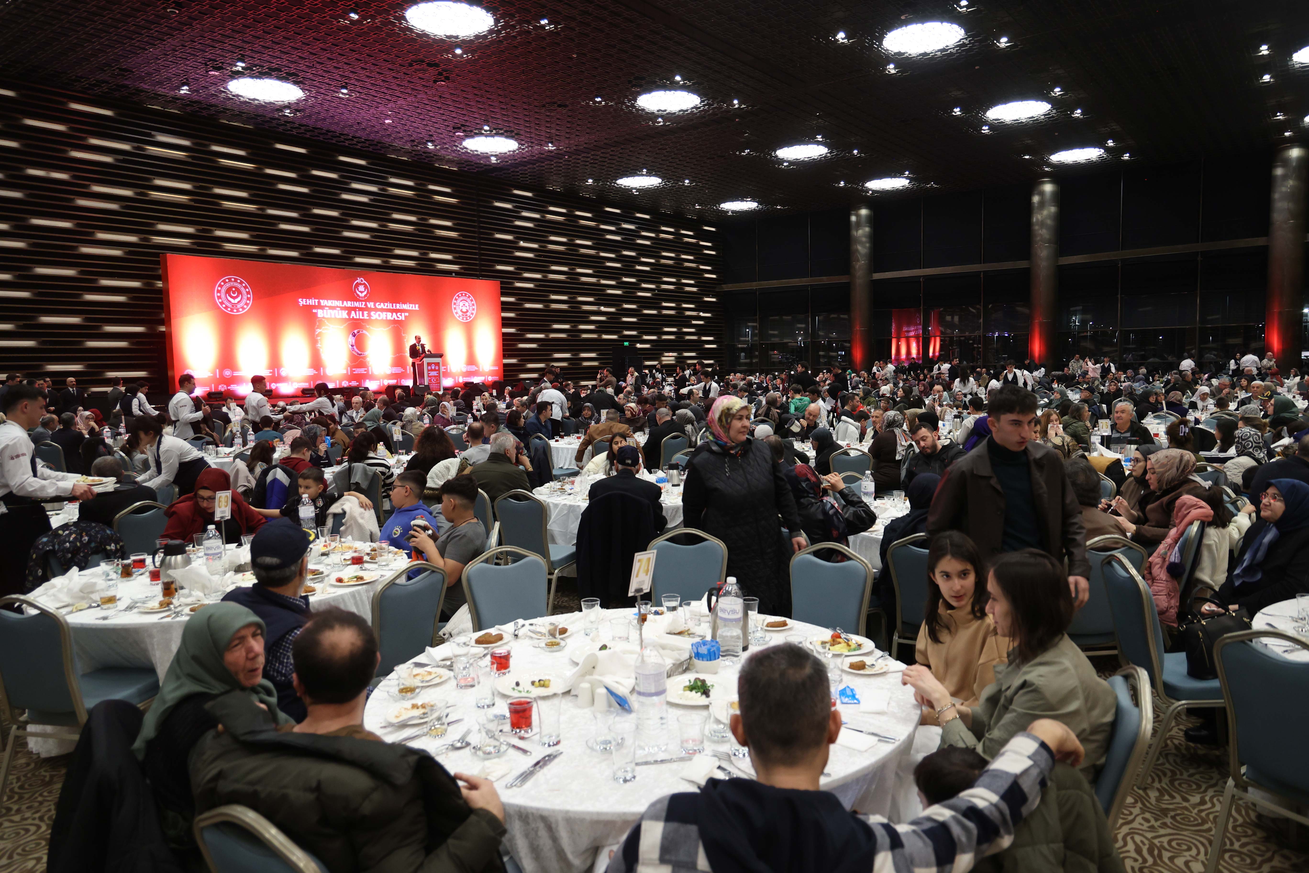KONYA’DAKİ ŞEHİT AİLELERİ, GAZİLER VE GAZİ YAKINLARI "BÜYÜK AİLE SOFRASI"NDA BULUŞTU