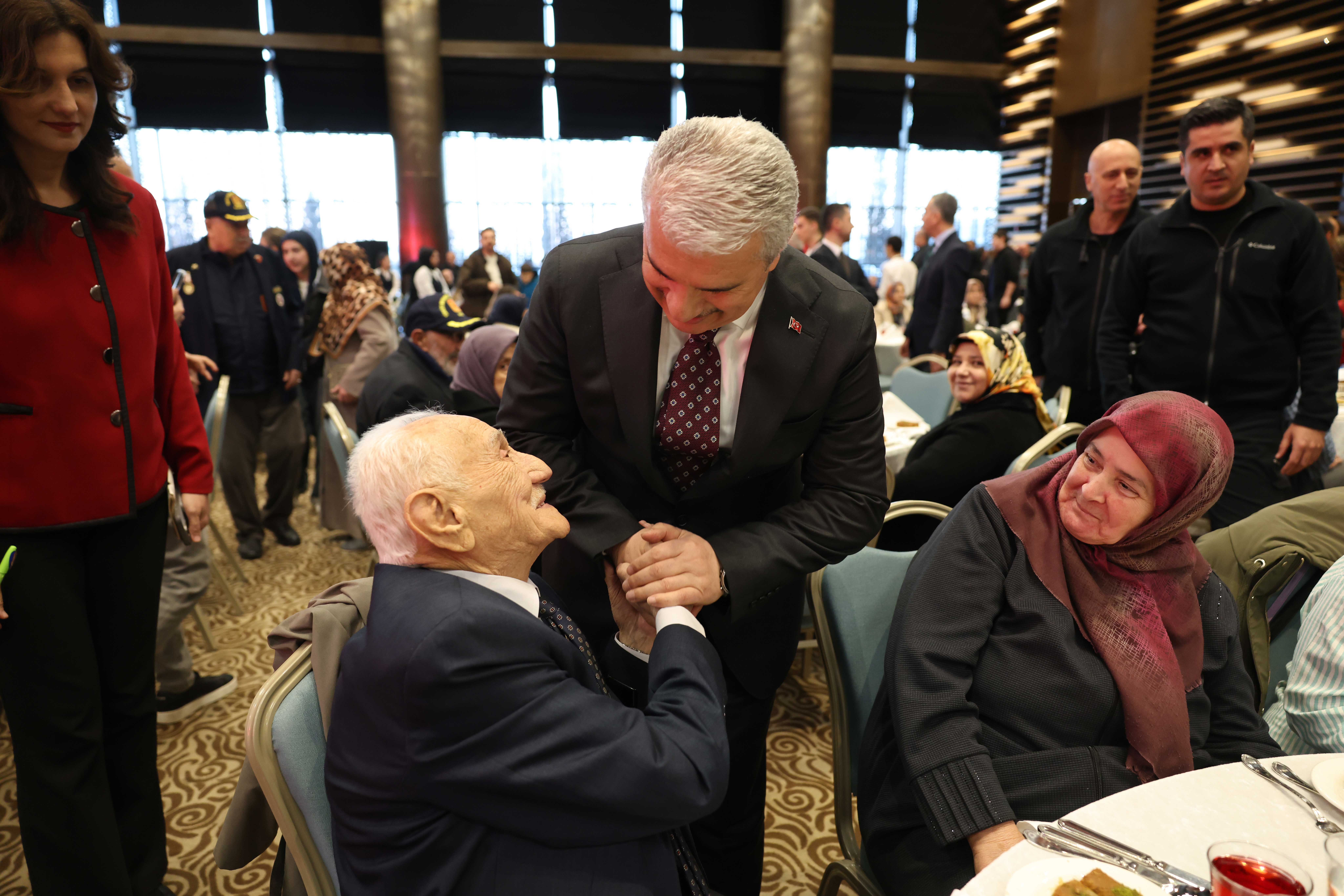 KONYA’DAKİ ŞEHİT AİLELERİ, GAZİLER VE GAZİ YAKINLARI "BÜYÜK AİLE SOFRASI"NDA BULUŞTU