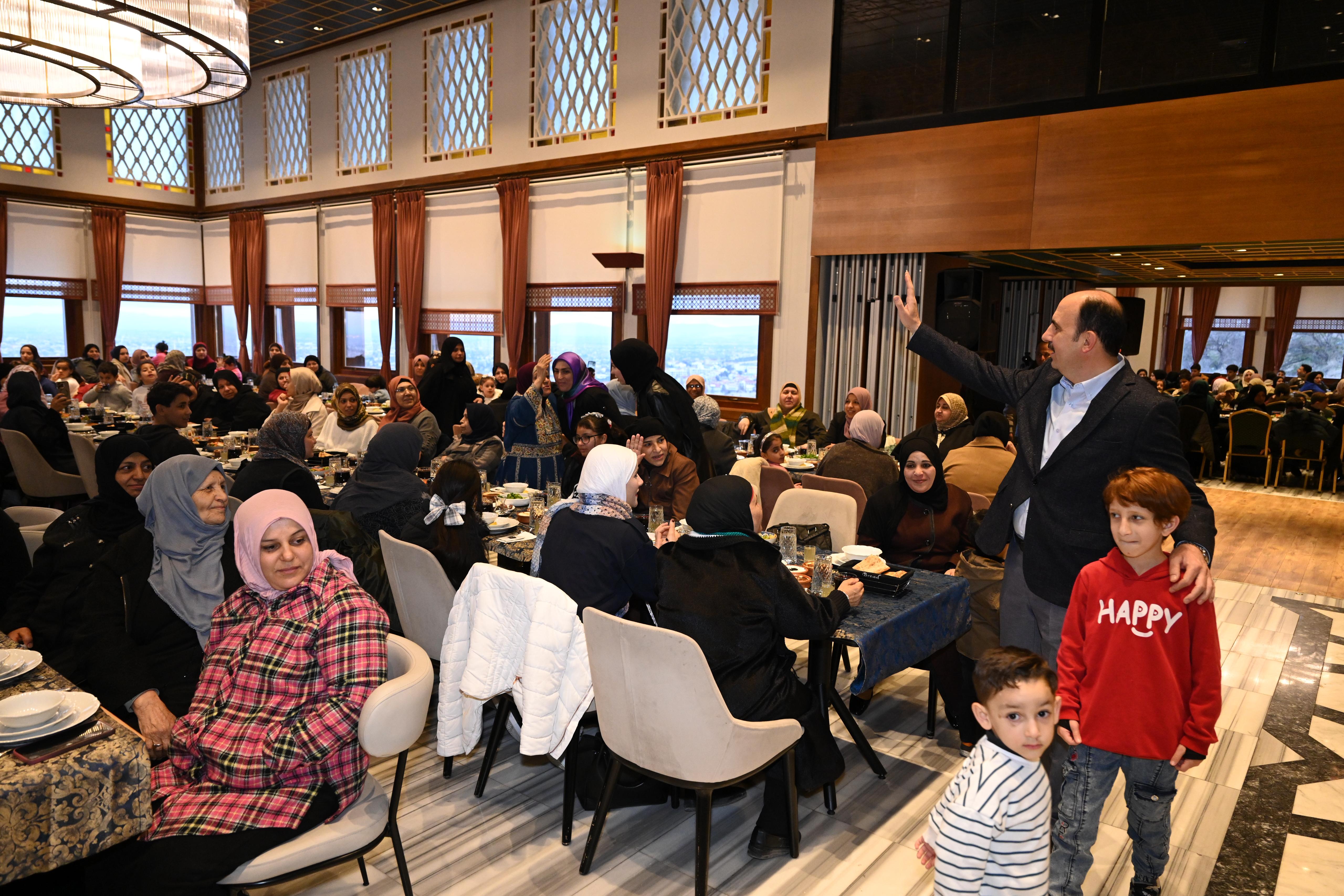 BAŞKAN ALTAY KONYA’DAKİ GAZZELİ AİLELERLE İFTAR SOFRASINDA BULUŞTU