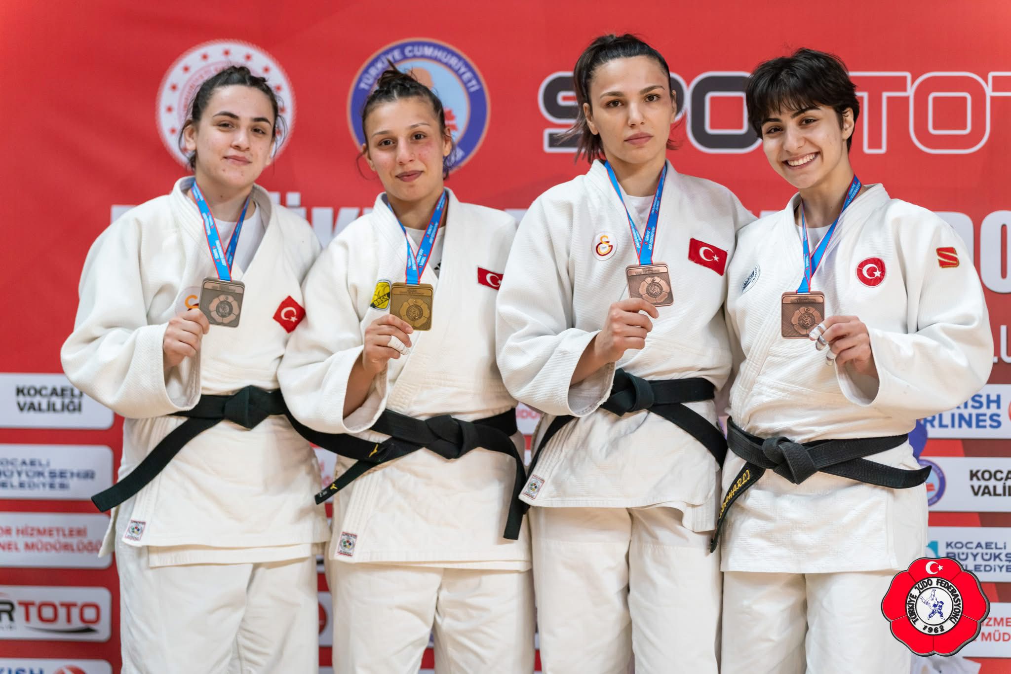 KONYA BÜYÜKŞEHİR BİSİKLETTE ZİRVEDE, JUDODA KÜRSÜDE