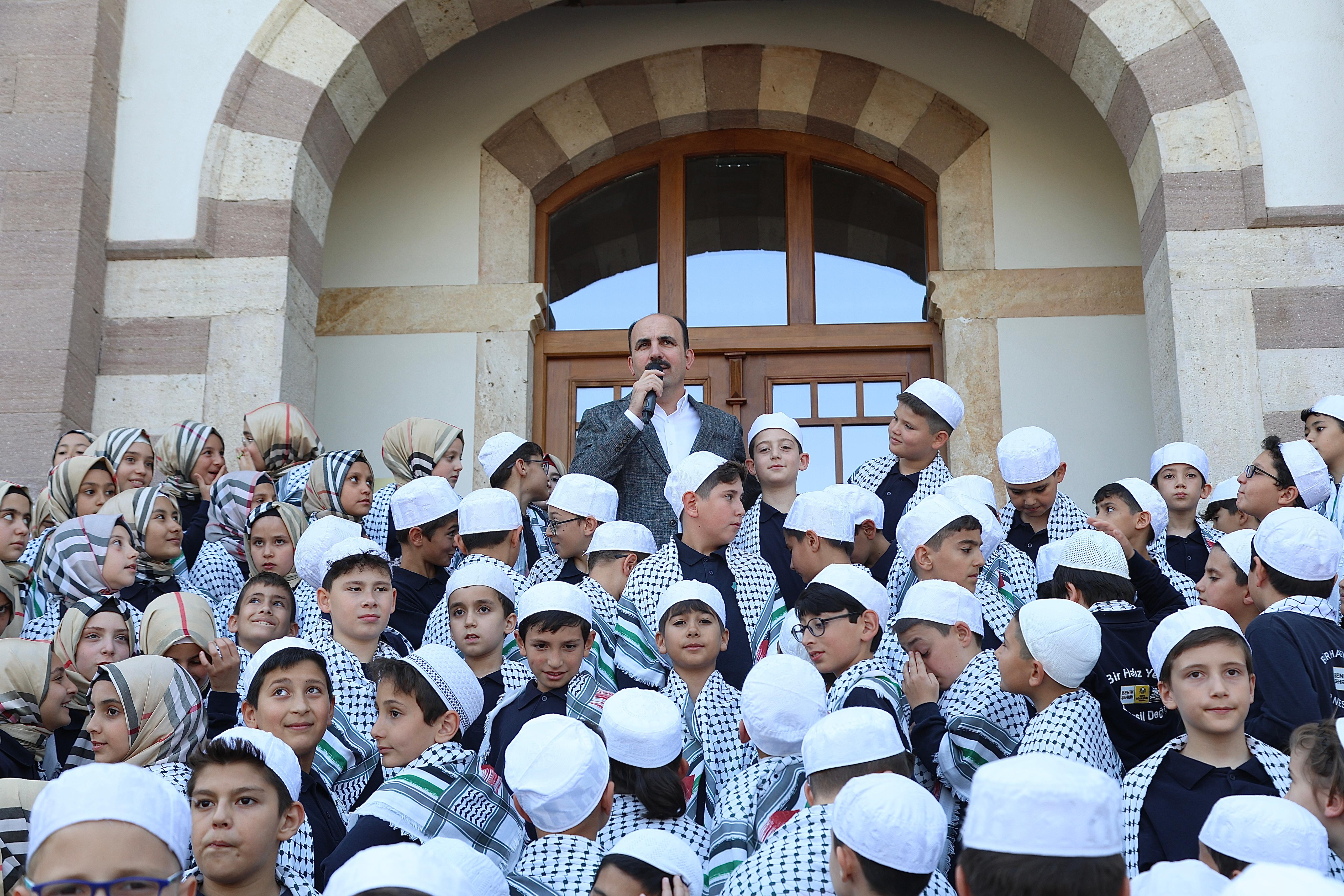 BAŞKAN ALTAY EĞİTİMİNE DEVAM EDEN HAFIZ ADAYLARI İÇİN EĞİTİM DESTEĞİ BAŞVURULARININ BAŞLADIĞINI AÇIKLADI