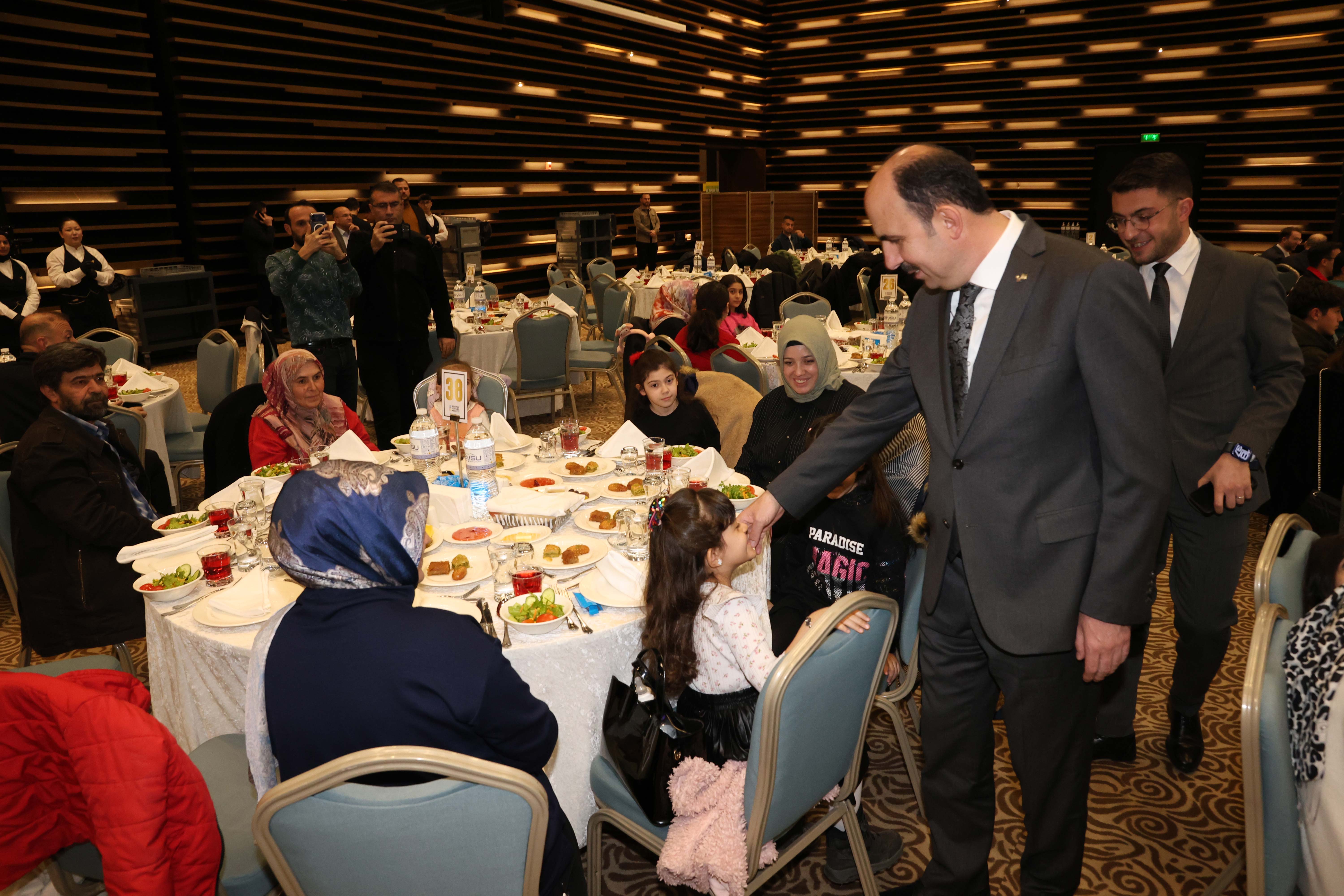 KONYA’DA DÜNYA YETİMLER GÜNÜ’NDE KARDEŞLİK İFTARI DÜZENLENDİ
