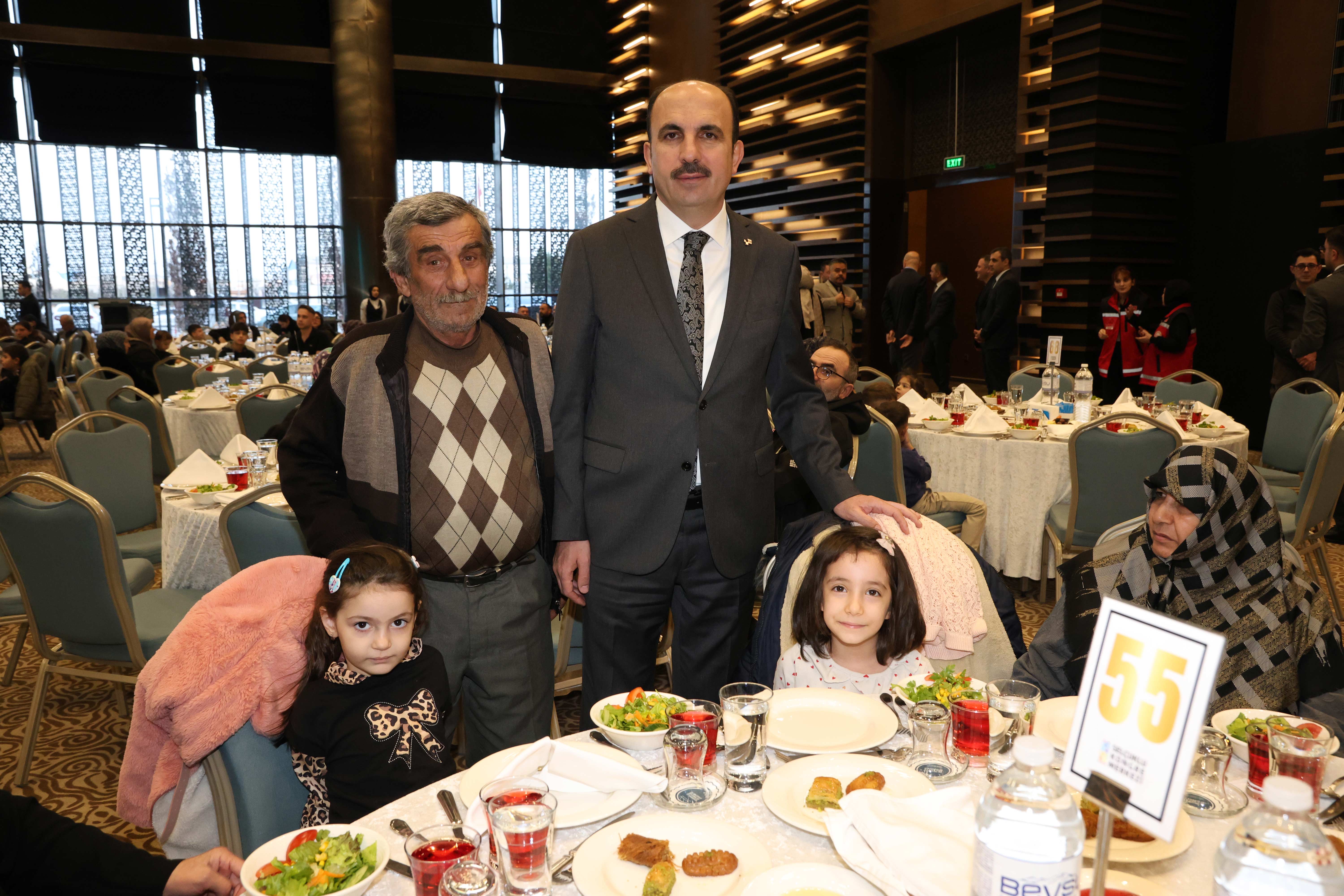 KONYA’DA DÜNYA YETİMLER GÜNÜ’NDE KARDEŞLİK İFTARI DÜZENLENDİ