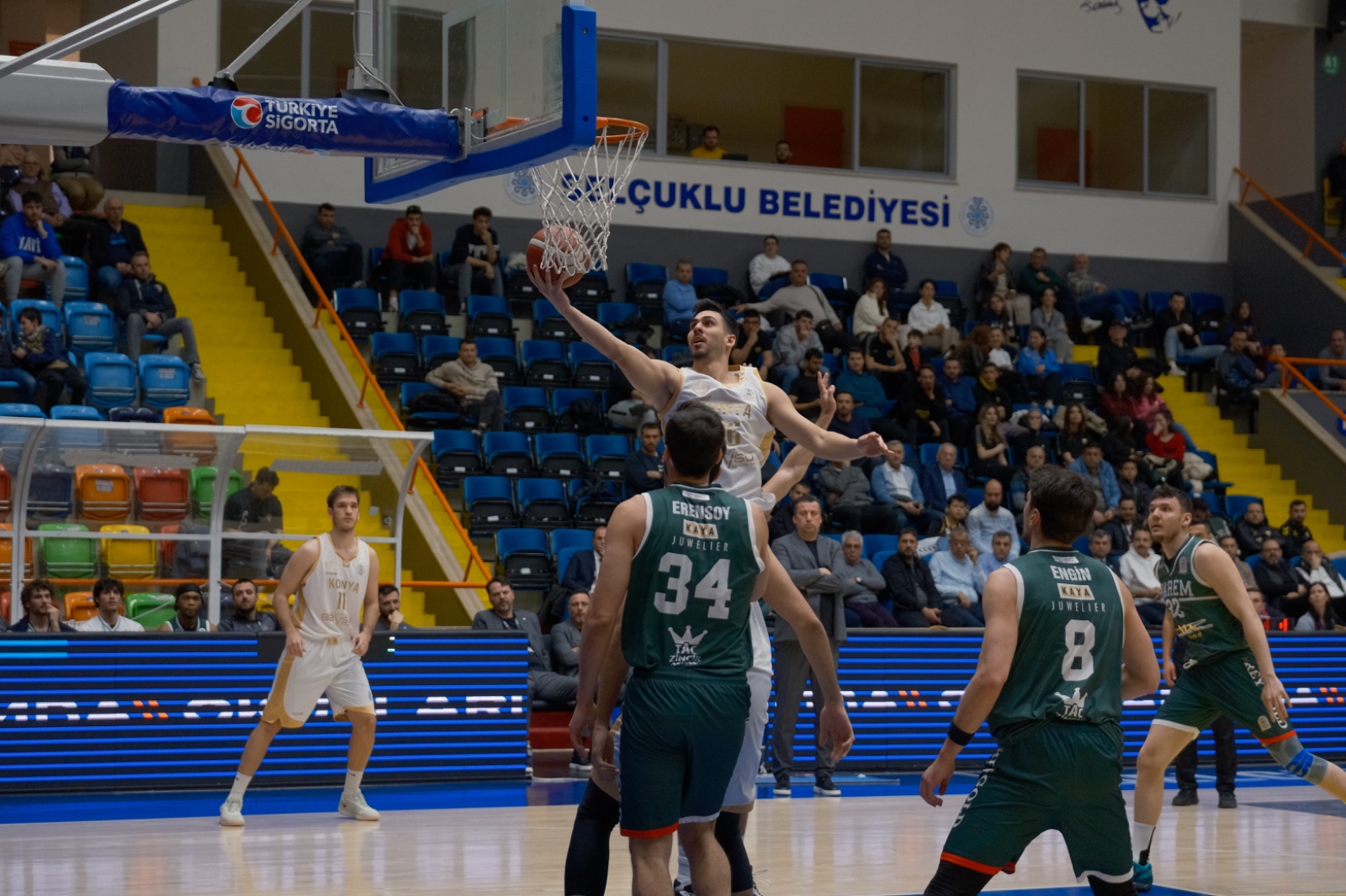 BÜYÜKŞEHİR TARAFTARI ÖNÜNDE FARKA KOŞTU