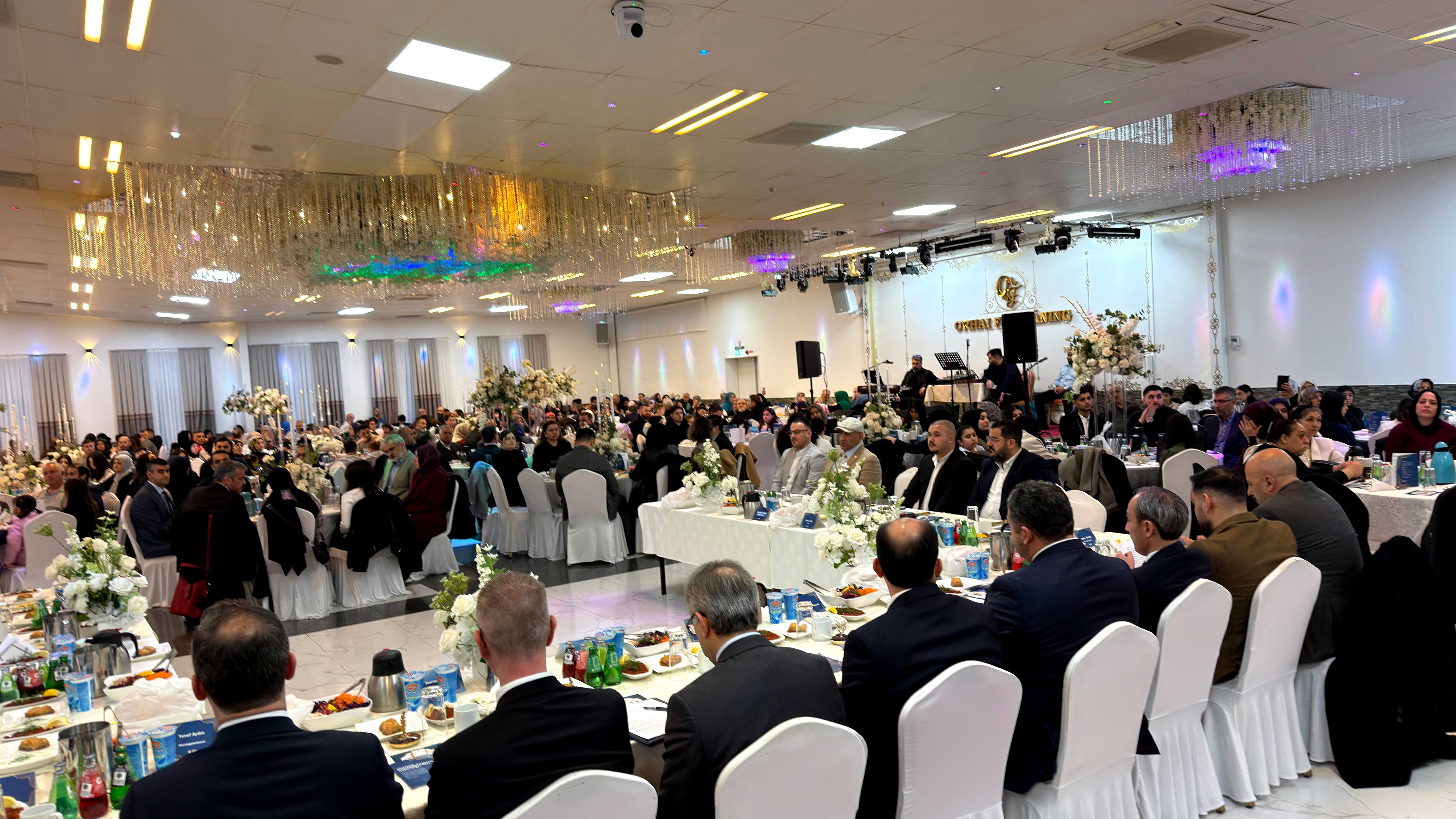 İSVEÇ’TE YAŞAYAN KONYALILARLA BULUŞAN BAŞKAN ALTAY: “GÖNÜL COĞRAFYAMIZIN NERESİNDE BİR HEMŞEHRİMİZ VARSA KONYA'MIZIN VE ÜLKEMİZİN DUASI, MUHABBETİ ORADADIR”