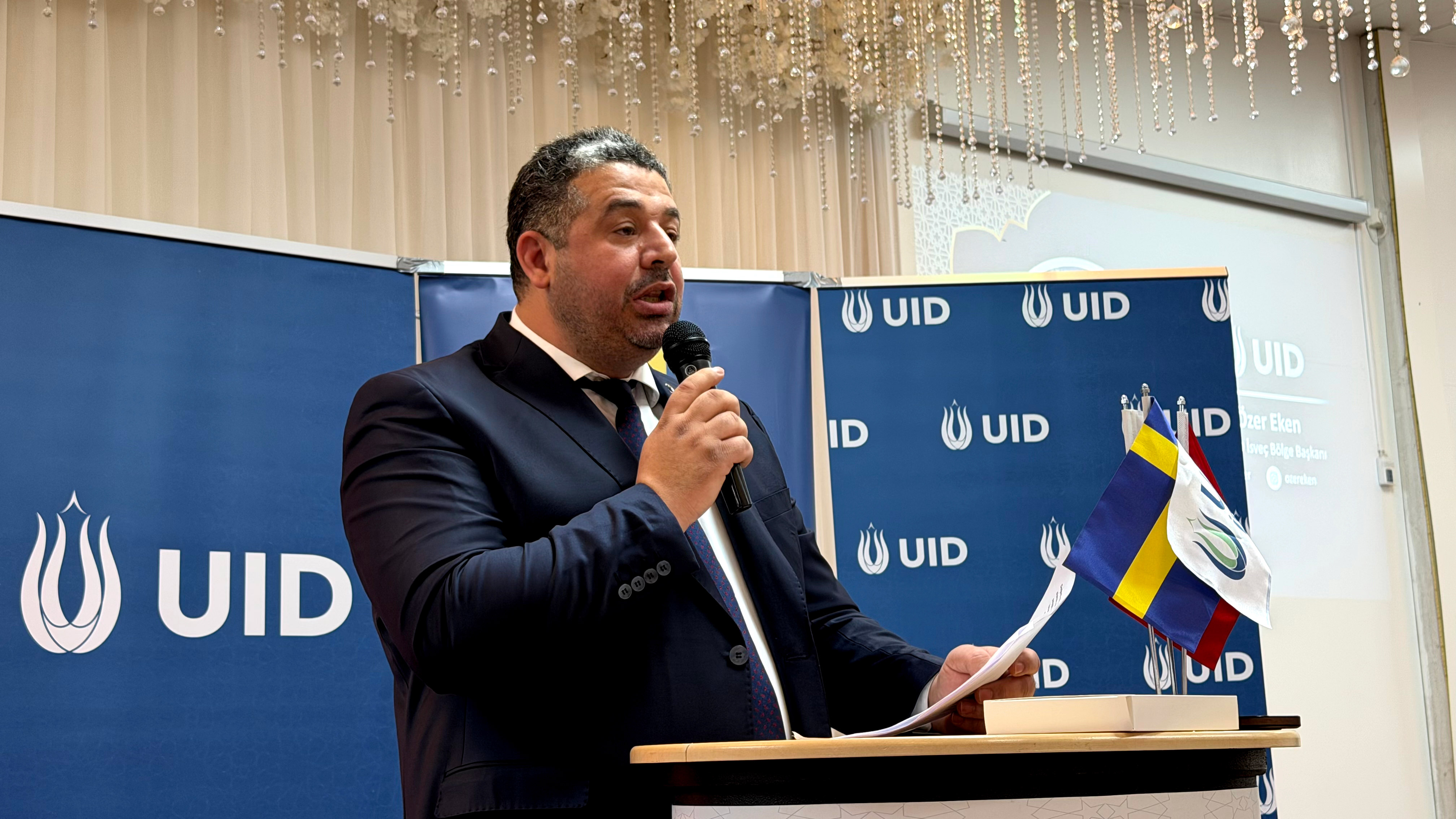 İSVEÇ’TE YAŞAYAN KONYALILARLA BULUŞAN BAŞKAN ALTAY: “GÖNÜL COĞRAFYAMIZIN NERESİNDE BİR HEMŞEHRİMİZ VARSA KONYA'MIZIN VE ÜLKEMİZİN DUASI, MUHABBETİ ORADADIR”