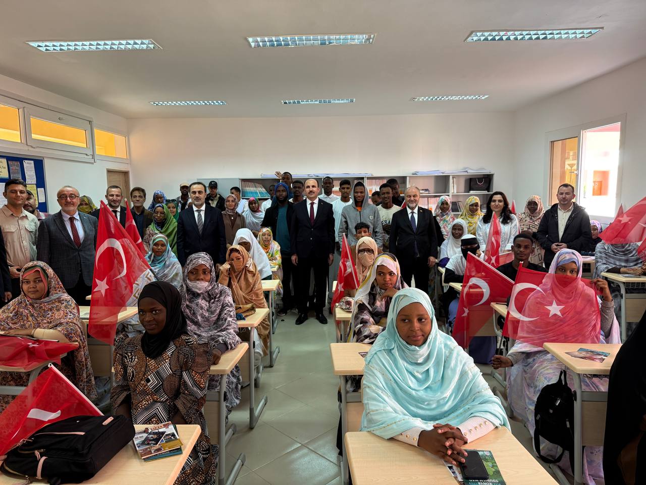 MORİTANYA’DA TÜRKOLOJİ OKUYAN AFRİKALI ÖĞRENCİLER UCLG BAŞKANI ALTAY’I COŞKUYLA KARŞILADI