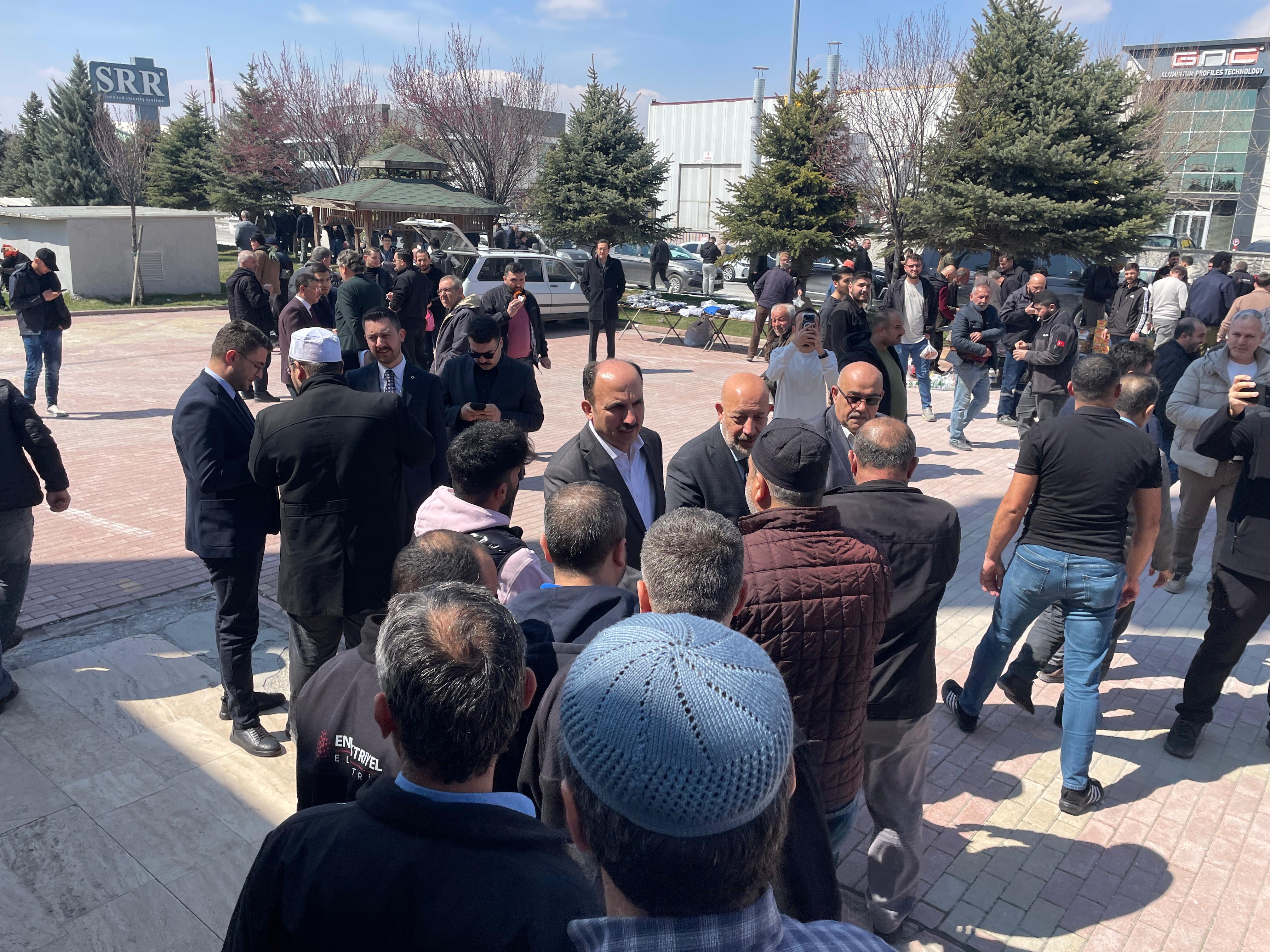 BAŞKAN ALTAY 3. ORGANİZE SANAYİ CAMİİ’NDE VATANDAŞLARLA BİR ARAYA GELDİ