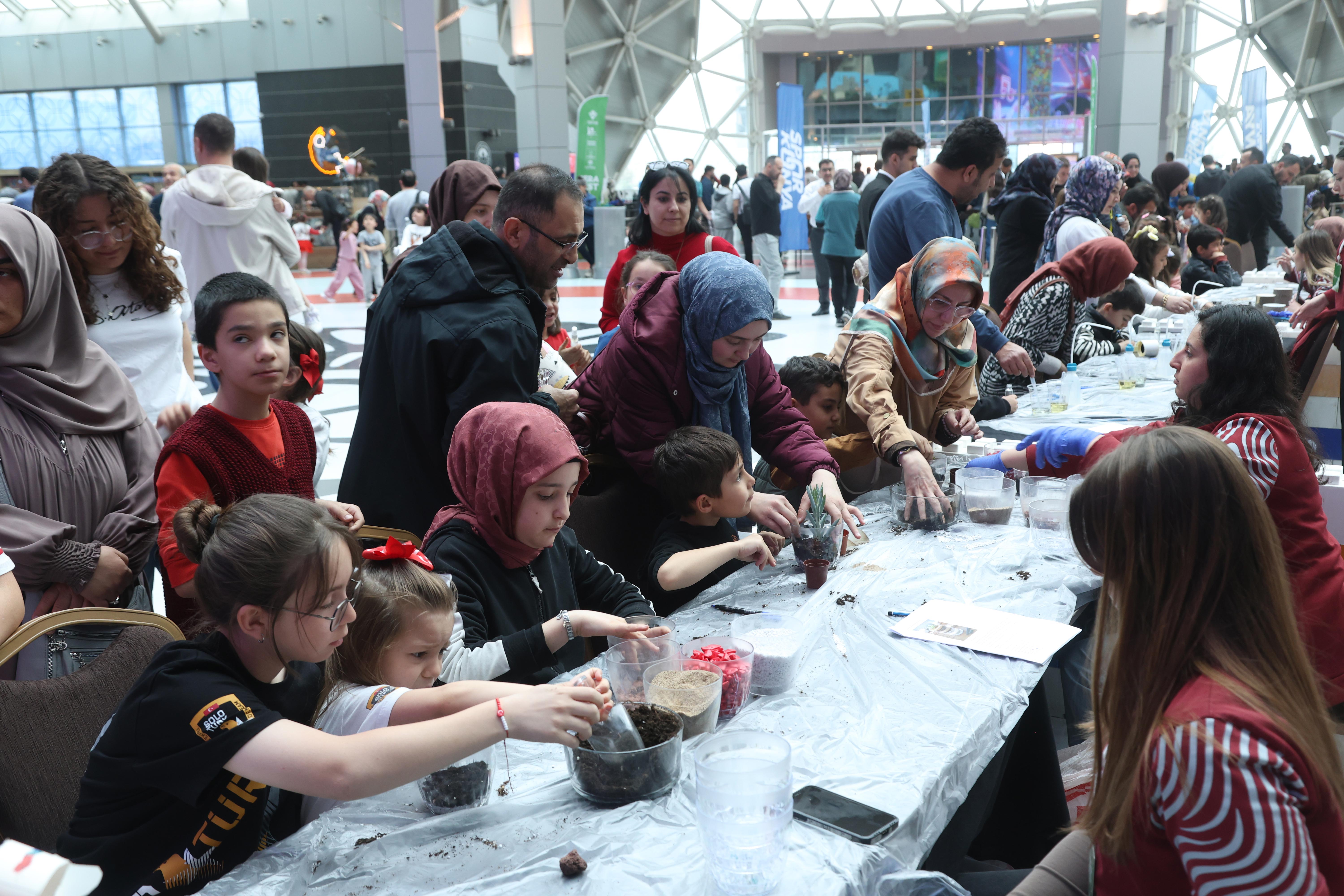 KONYA BİLİM MERKEZİ “SERAFEST” İLE ÇOCUKLARI BİLİM VE DOĞAYLA BULUŞTURUYOR