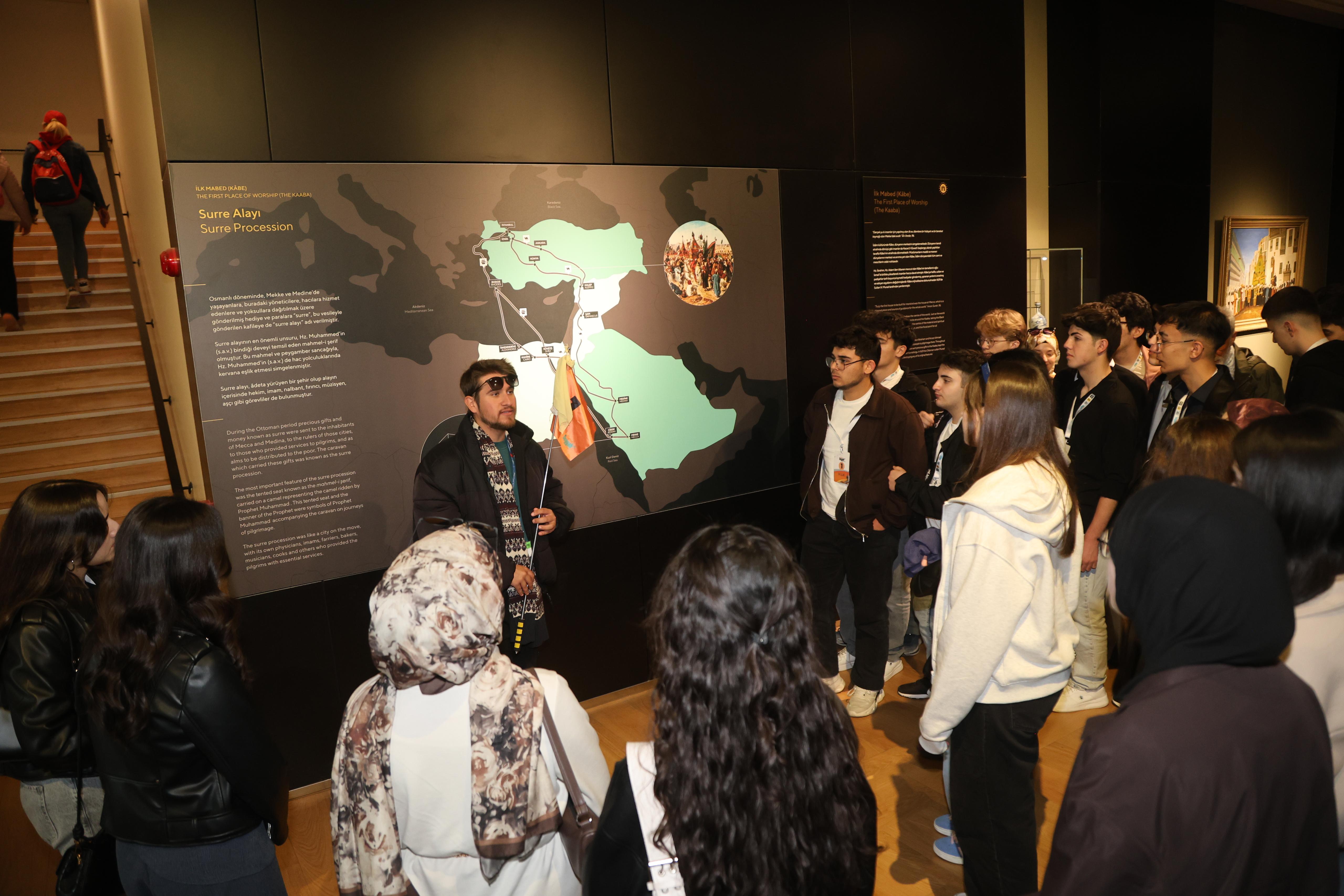 BAŞKAN ALTAY “GENÇ SEYYAH” PROJESİ İLE İSTANBUL GEZİSİNE KATILAN ÖĞRENCİLERLE BULUŞTU