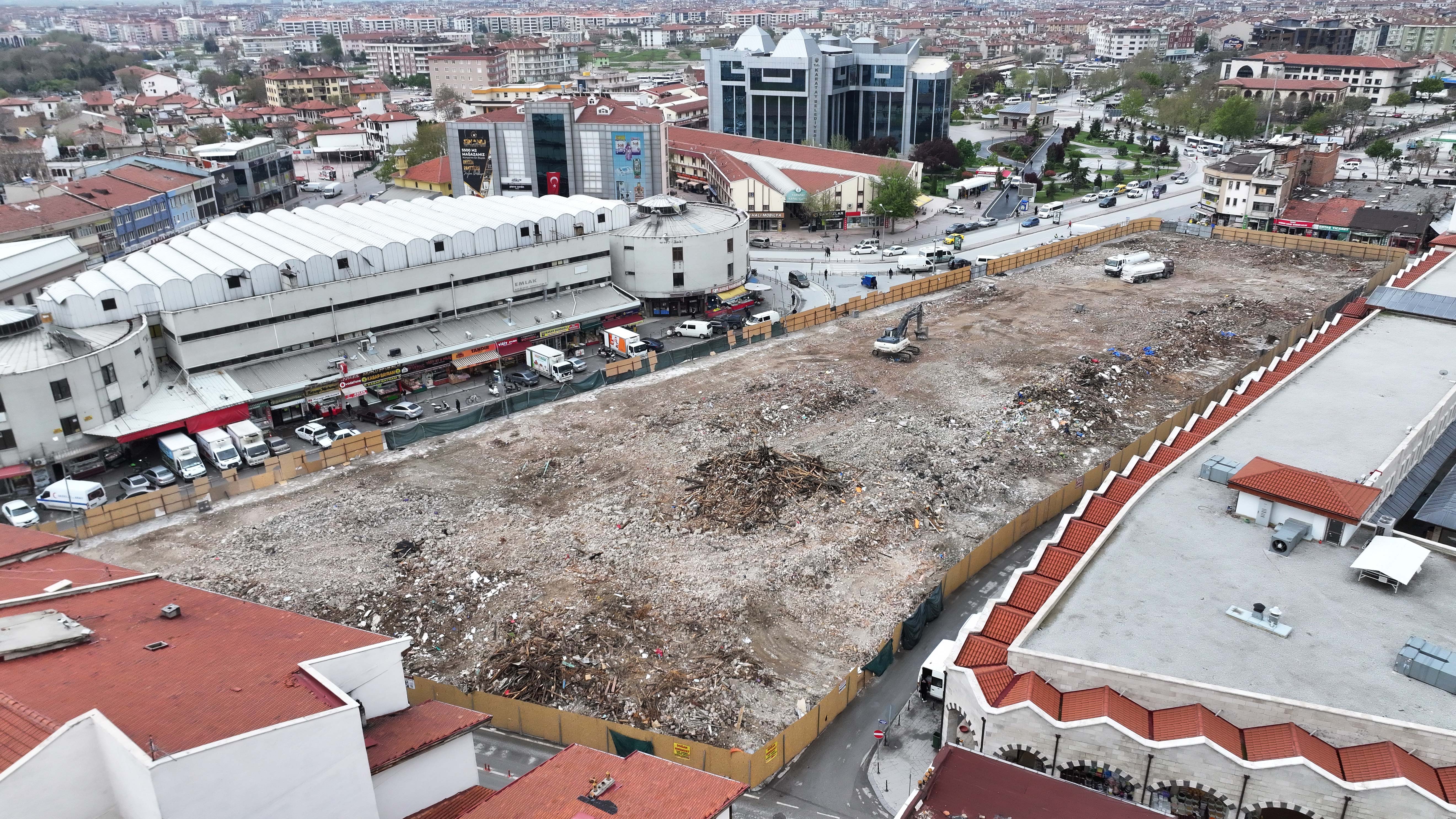 BAŞKAN ALTAY, KONYA’YA DEĞER KATACAK DÖNÜŞÜMDE FİZİKİ ÖMRÜNÜ TAMAMLAMIŞ BİNALARIN YIKIM ÇALIŞMASININ TAMAMLANDIĞINI AÇIKLADI