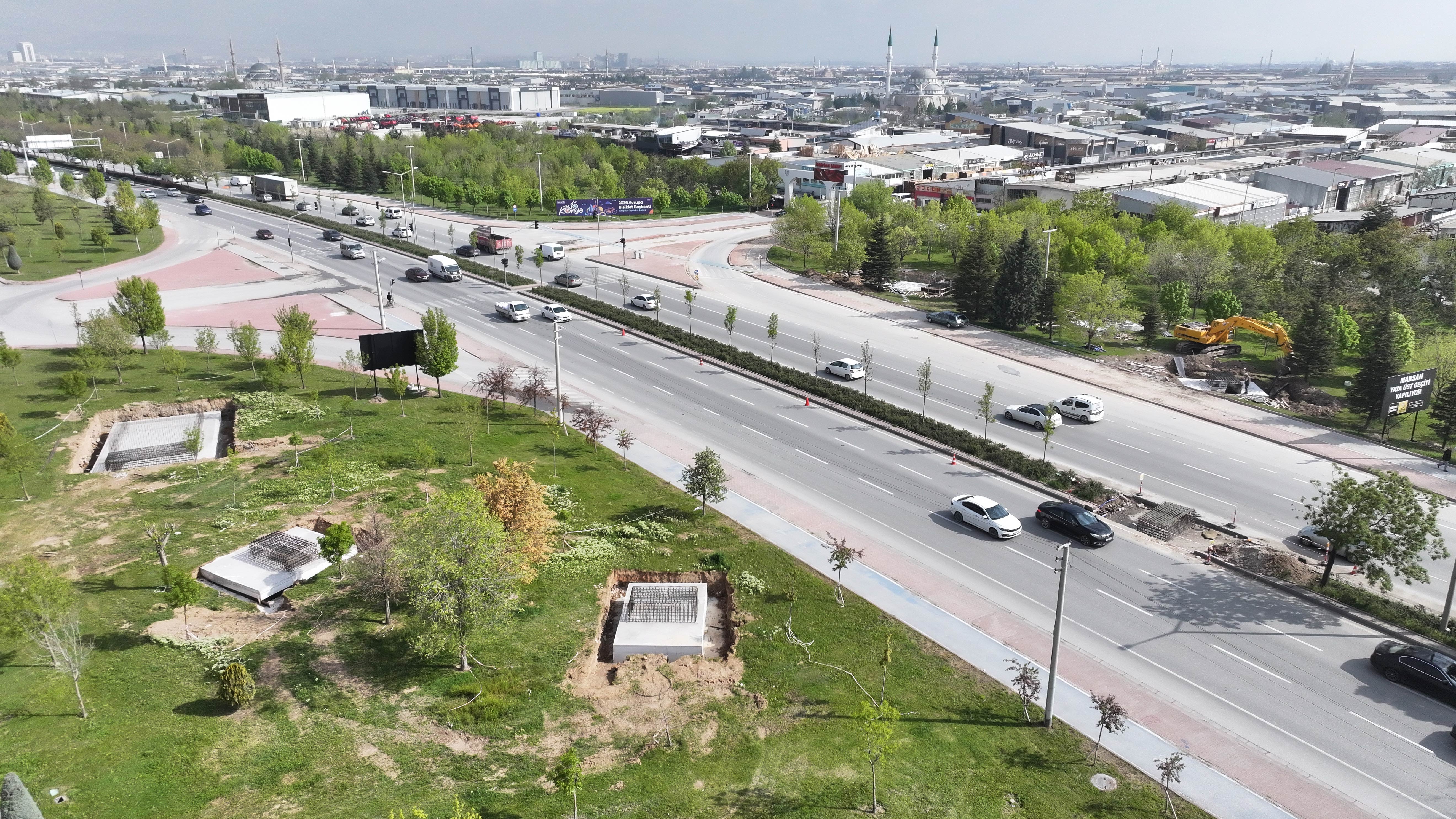 KONYA BÜYÜKŞEHİR MARSAN GİRİŞİ’NE YAYA ÜST GEÇİDİ YAPIYOR