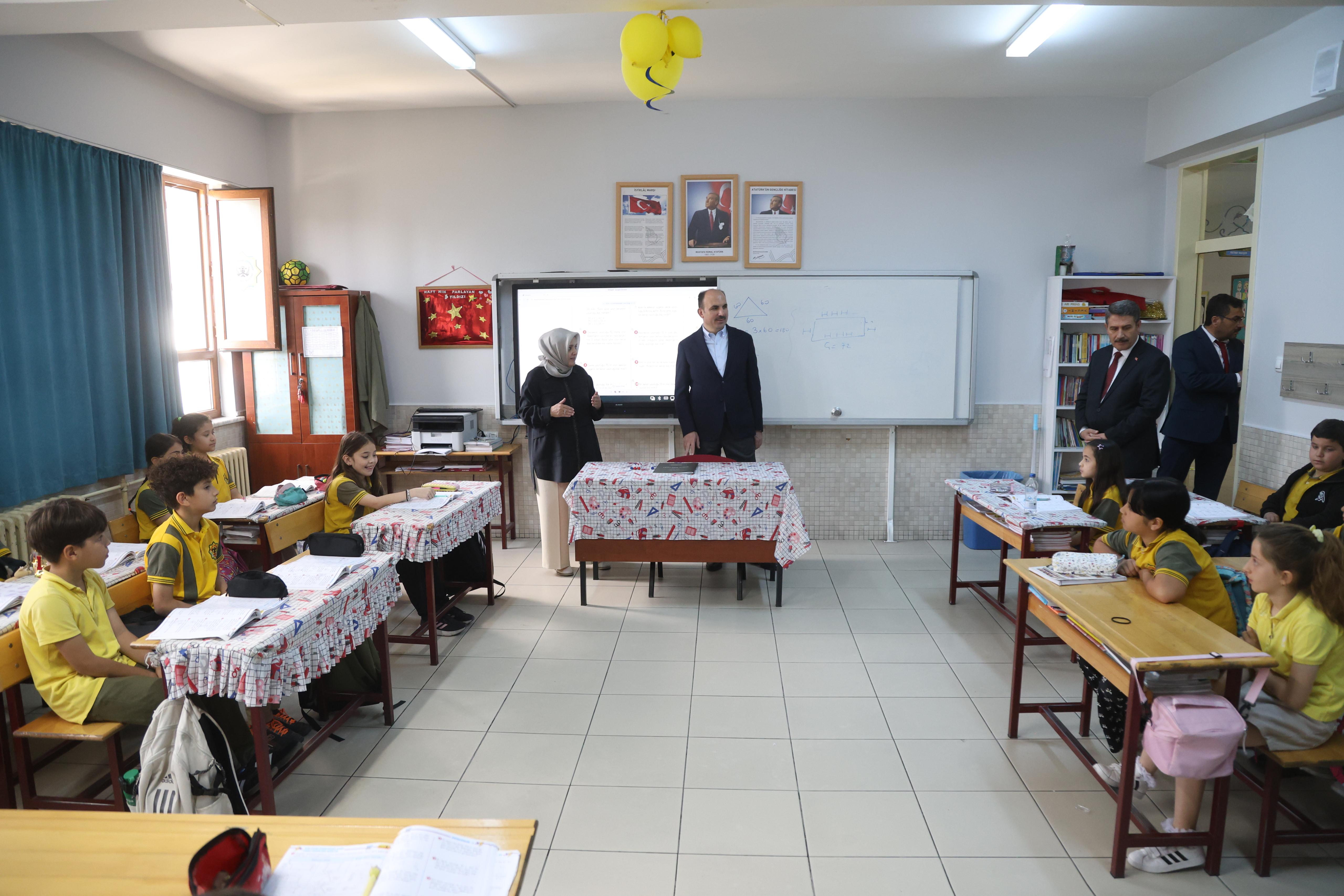 BAŞKAN ALTAY MEZUN OLDUĞU SELÇUK İLKOKULU’NDA ÖĞRENCİLERLE BULUŞTU