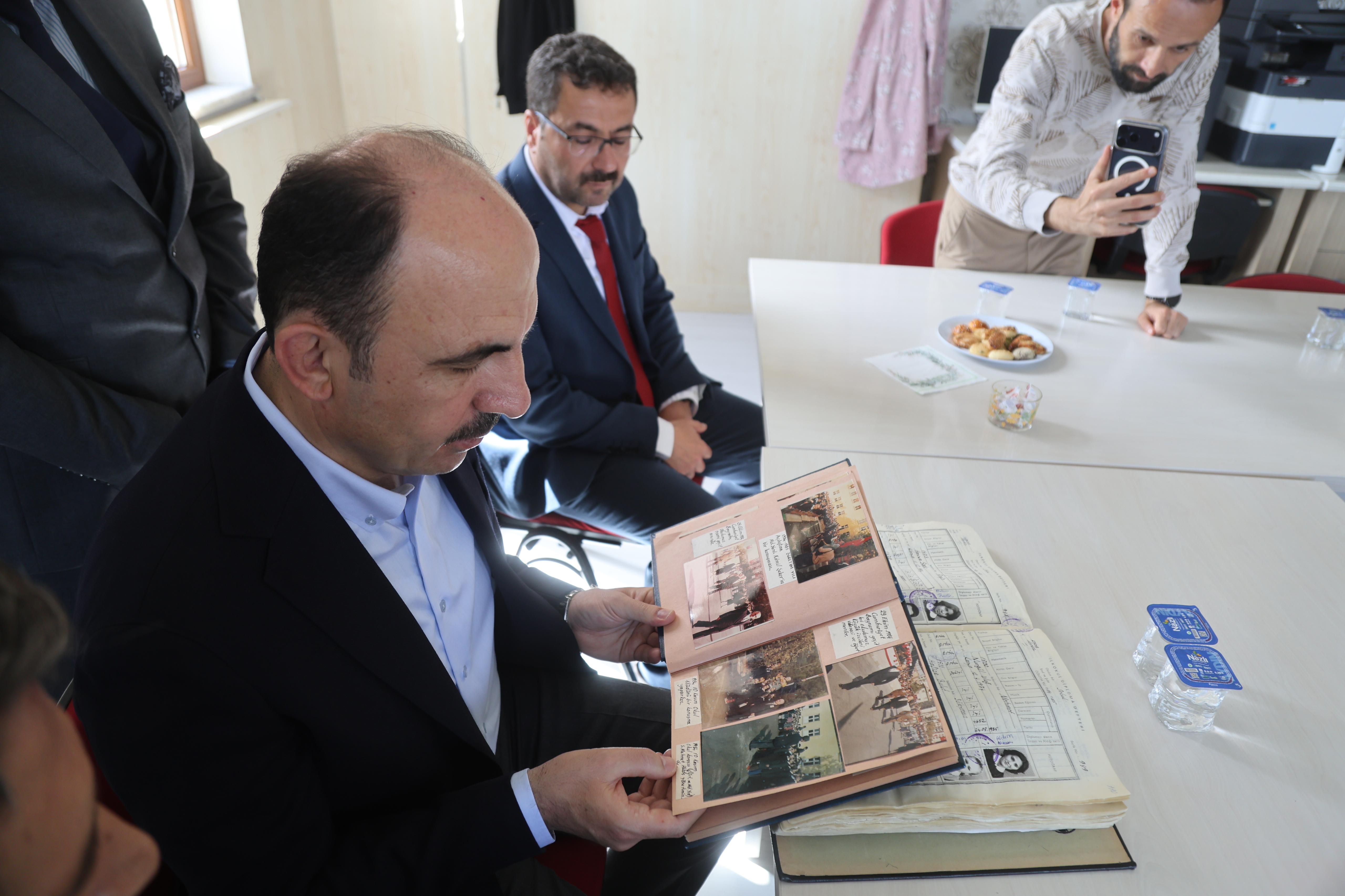 BAŞKAN ALTAY MEZUN OLDUĞU SELÇUK İLKOKULU’NDA ÖĞRENCİLERLE BULUŞTU