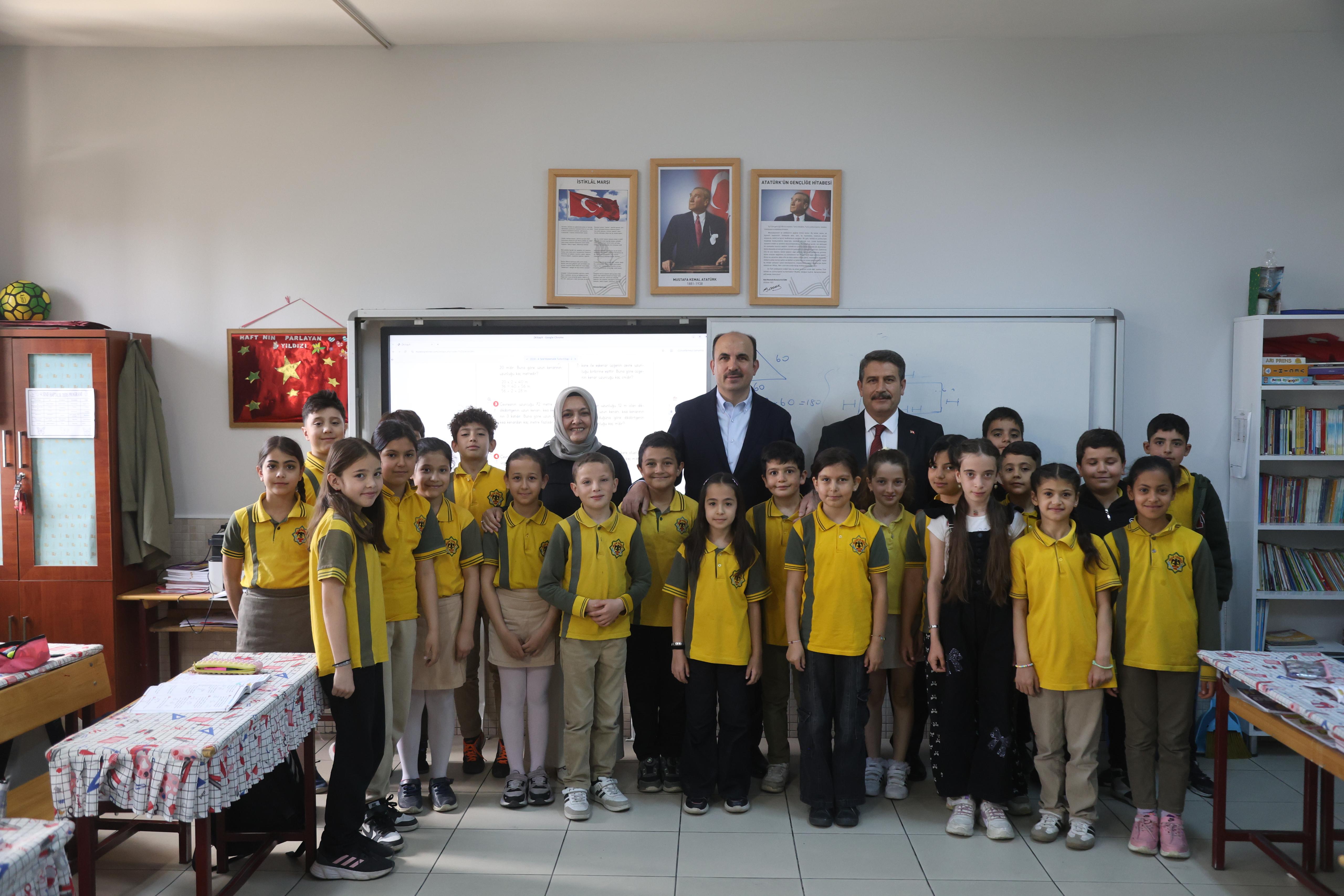 BAŞKAN ALTAY MEZUN OLDUĞU SELÇUK İLKOKULU’NDA ÖĞRENCİLERLE BULUŞTU