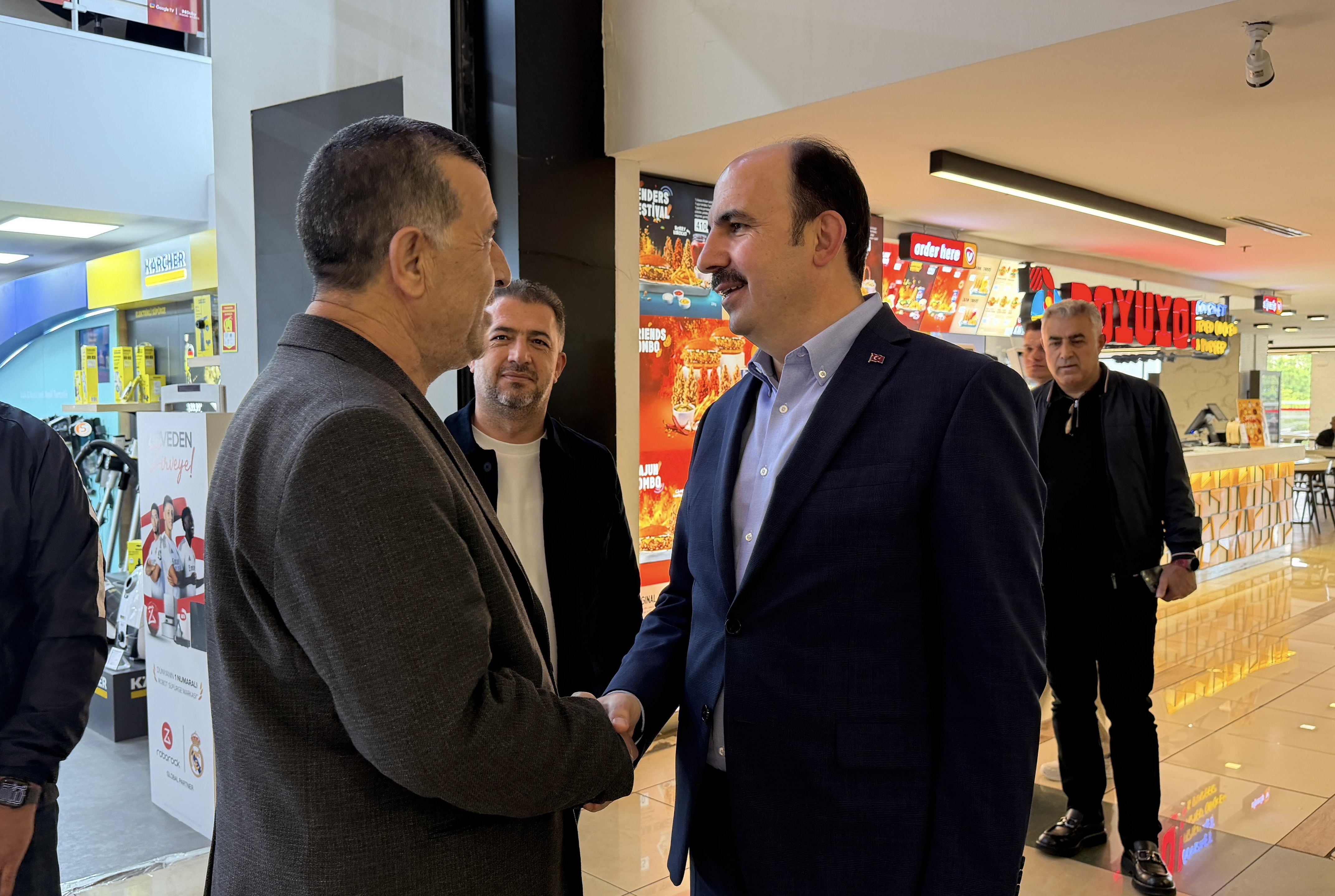 ŞEHİR MERKEZİNDE ESNAFI ZİYARET EDEN BAŞKAN ALTAY: “KONYA’MIZDA KURBAN BAYRAMI’NIN BEREKETİNİ VE HEYECANINI HEP BİRLİKTE YAŞIYORUZ”
