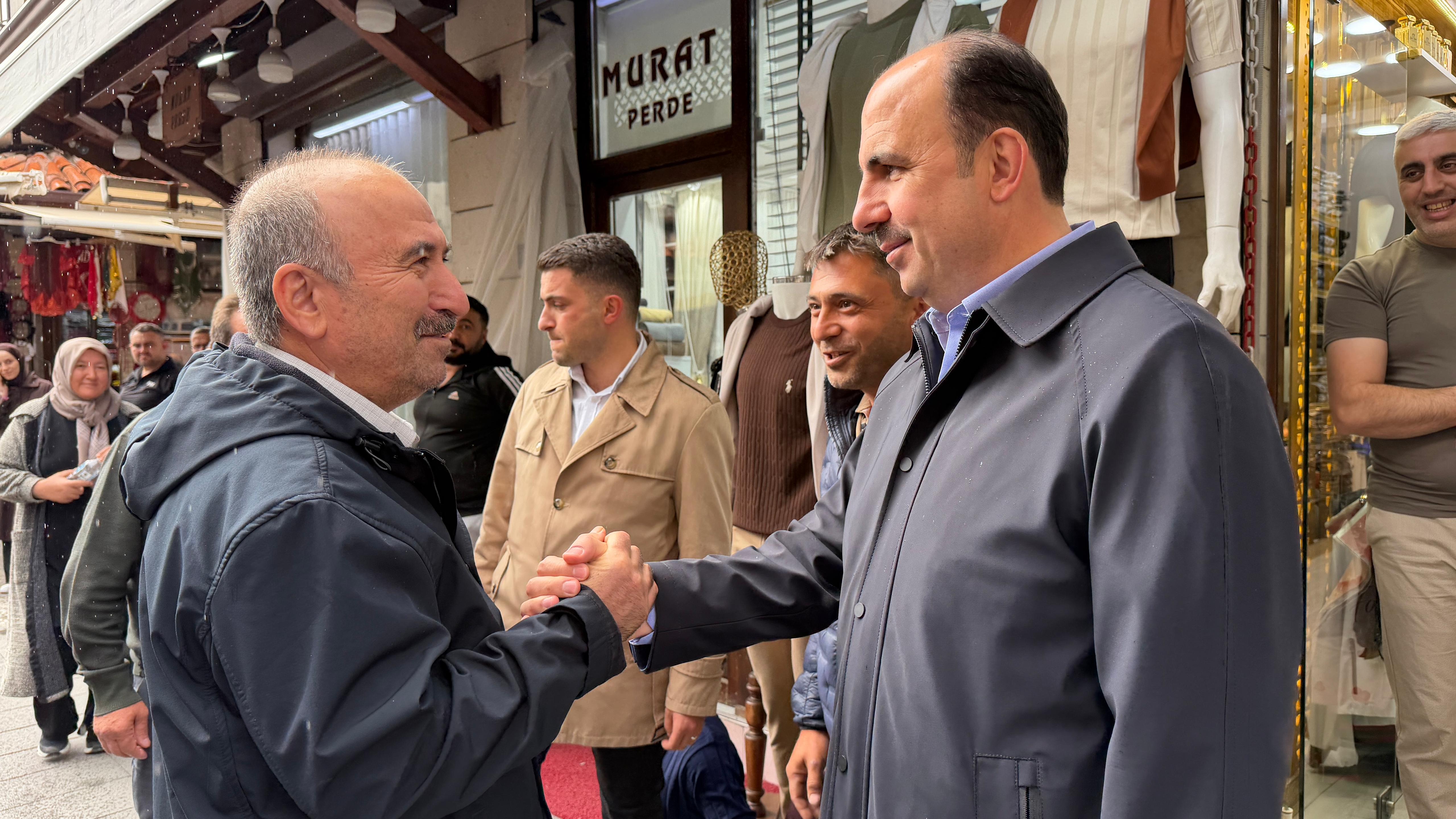 ŞEHİR MERKEZİNDE ESNAFI ZİYARET EDEN BAŞKAN ALTAY: “KONYA’MIZDA KURBAN BAYRAMI’NIN BEREKETİNİ VE HEYECANINI HEP BİRLİKTE YAŞIYORUZ”