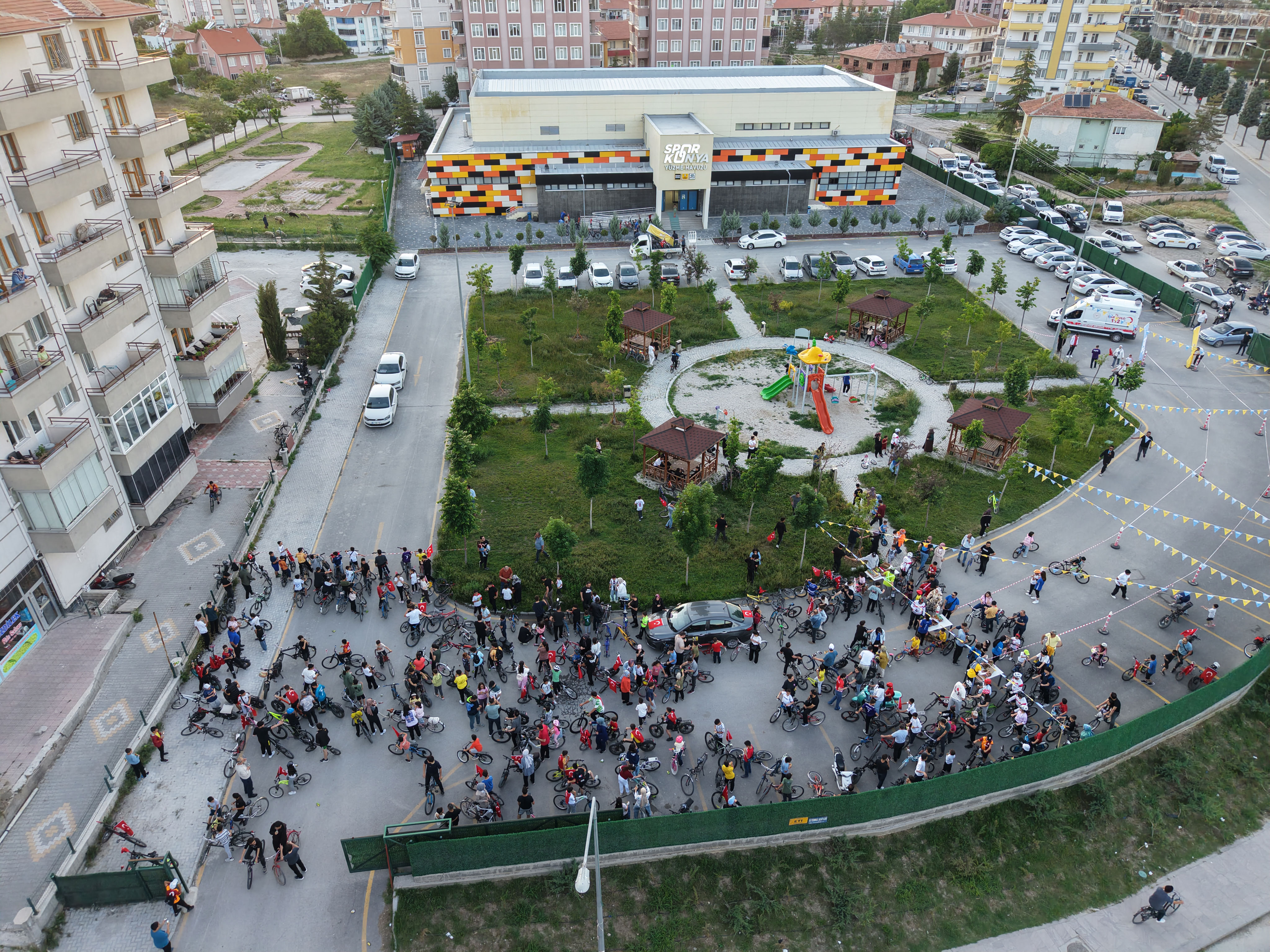 AVRUPA BİSİKLET BAŞKENTİ KONYA’DA ŞEHİR MERKEZİ VE 28 İLÇEDE AYNI ANDA BİNLERCE BİSİKLETSEVER PEDAL ÇEVİRDİ