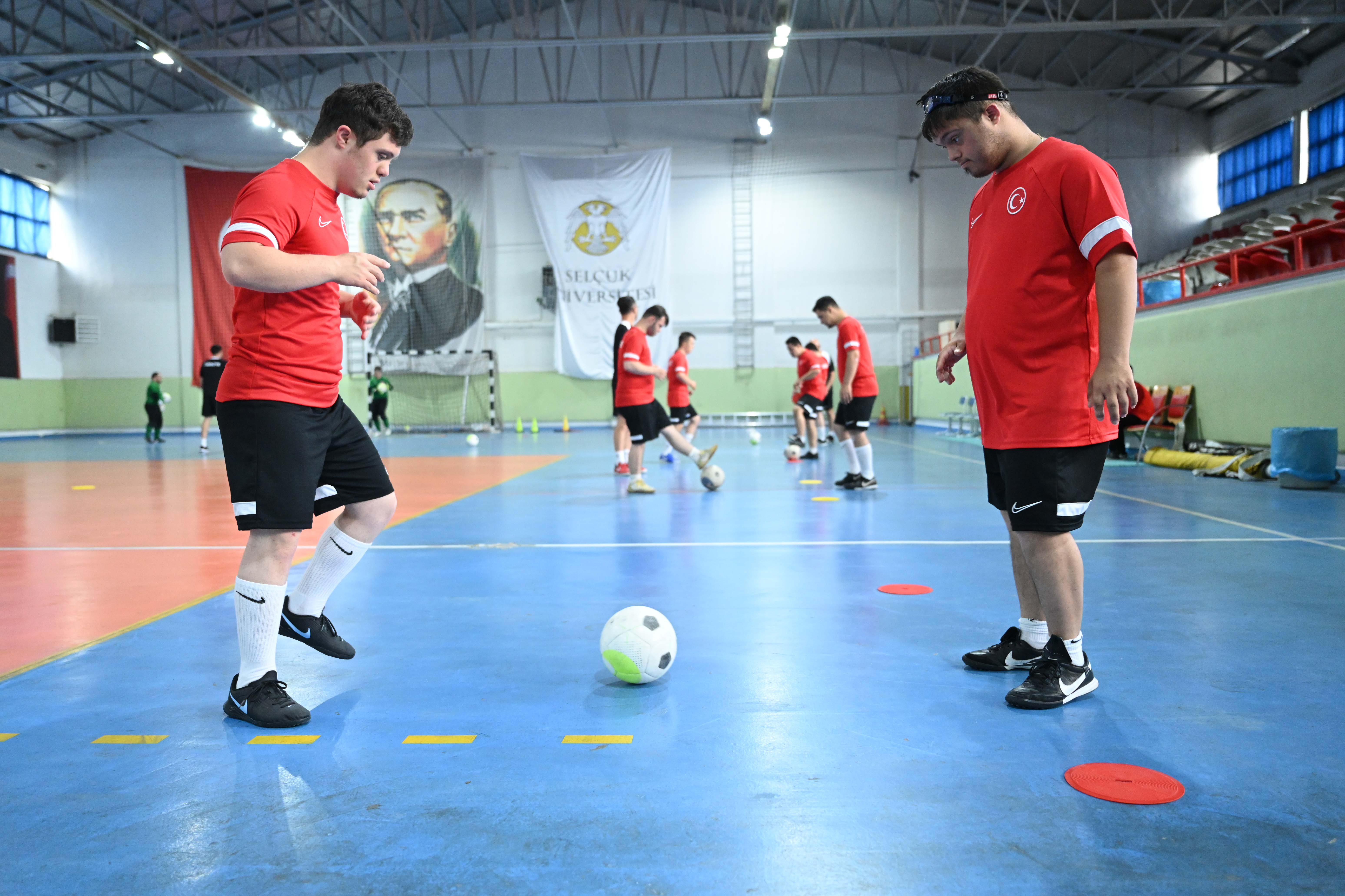 DÜNYA KUPASI’NA HAZIRLANAN ÖZEL SPORCULARIN GÜÇ MERKEZİ YİNE KONYA OLDU