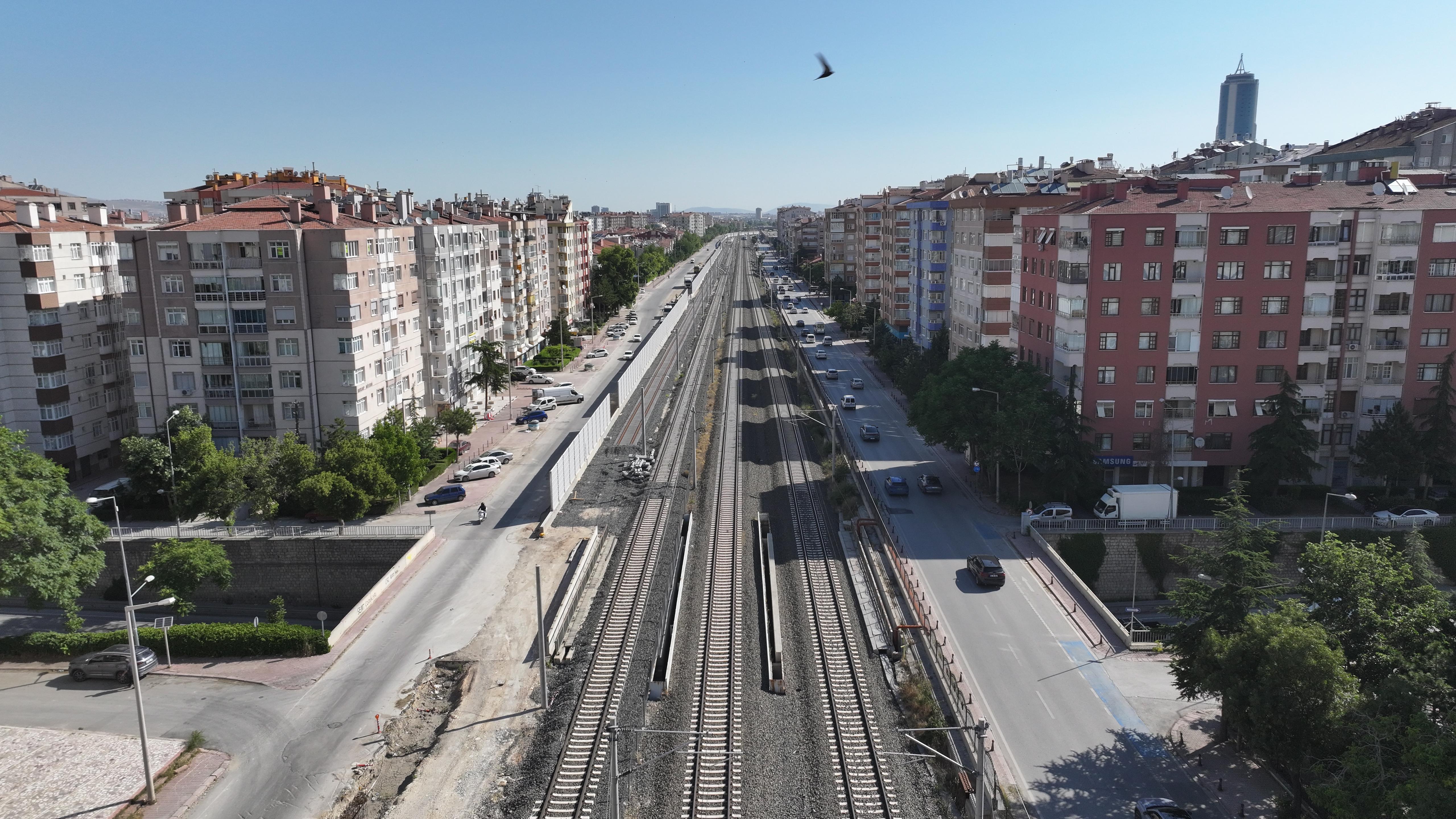 BAŞKAN ALTAY, BANLİYÖ HATTINDA TREN KAYNAKLI GÜRÜLTÜYE KARŞI SES BARİYERİ YAPTIKLARINI AÇIKLADI