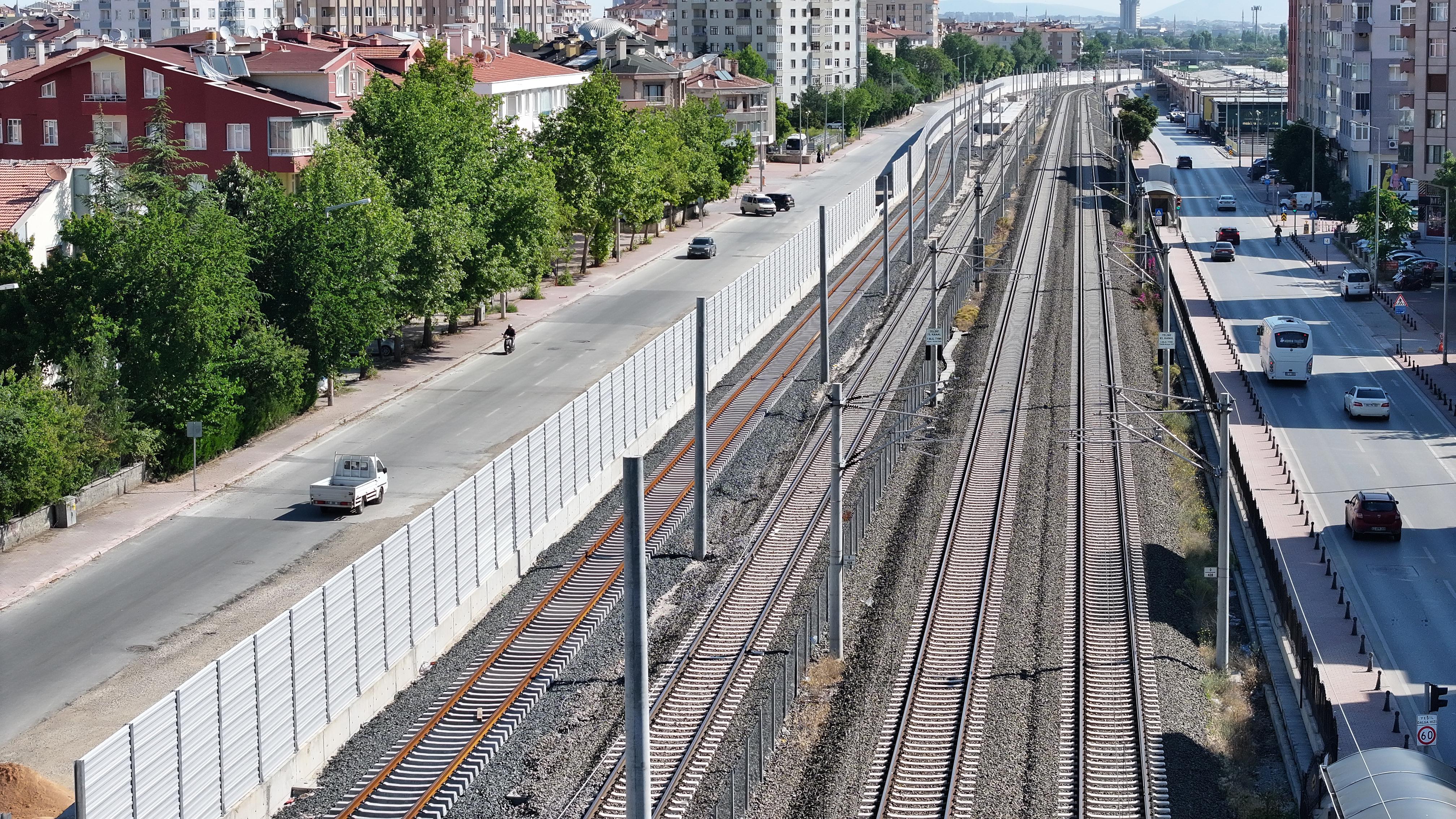 BAŞKAN ALTAY, BANLİYÖ HATTINDA TREN KAYNAKLI GÜRÜLTÜYE KARŞI SES BARİYERİ YAPTIKLARINI AÇIKLADI