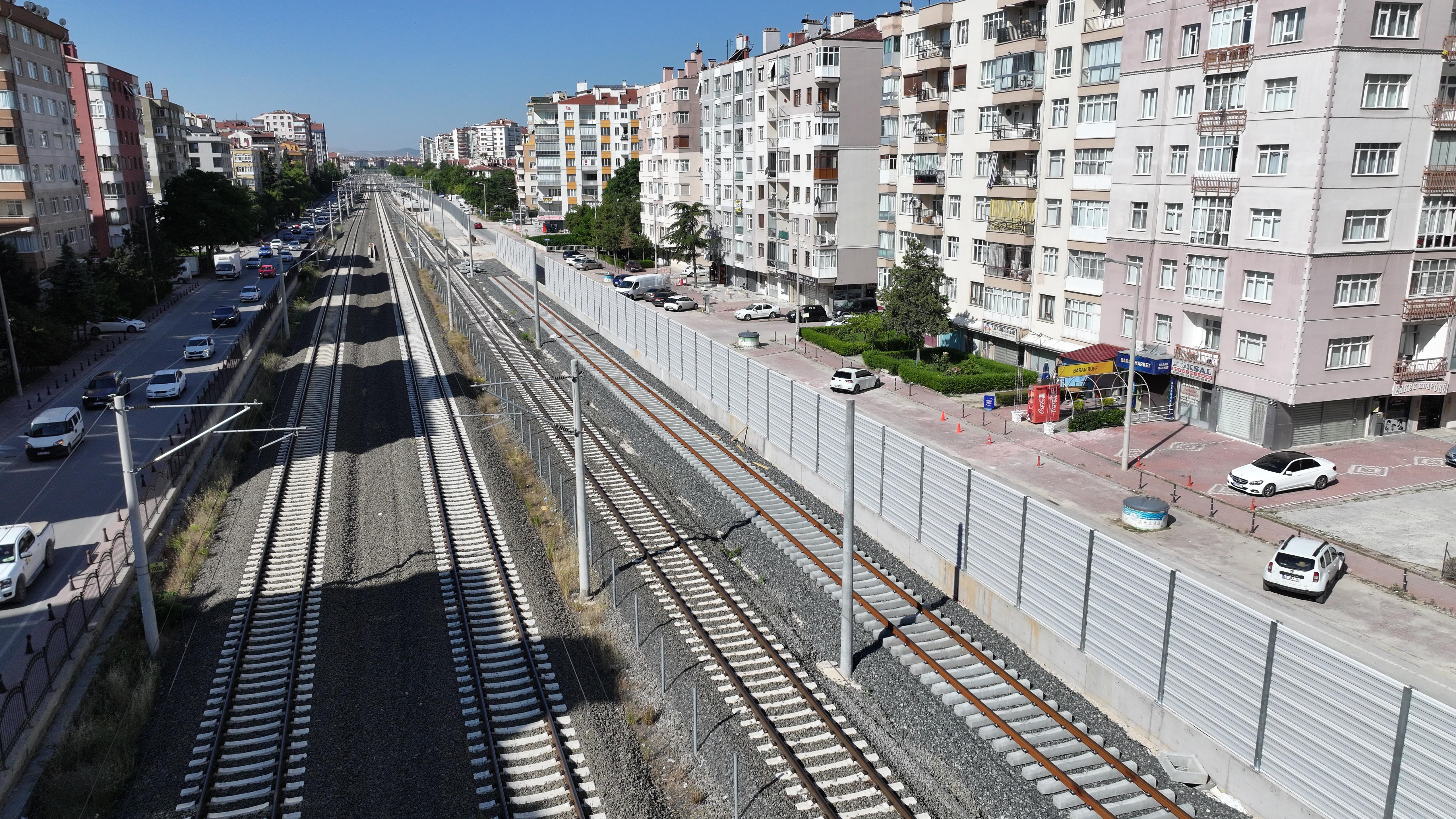 BAŞKAN ALTAY, BANLİYÖ HATTINDA TREN KAYNAKLI GÜRÜLTÜYE KARŞI SES BARİYERİ YAPTIKLARINI AÇIKLADI