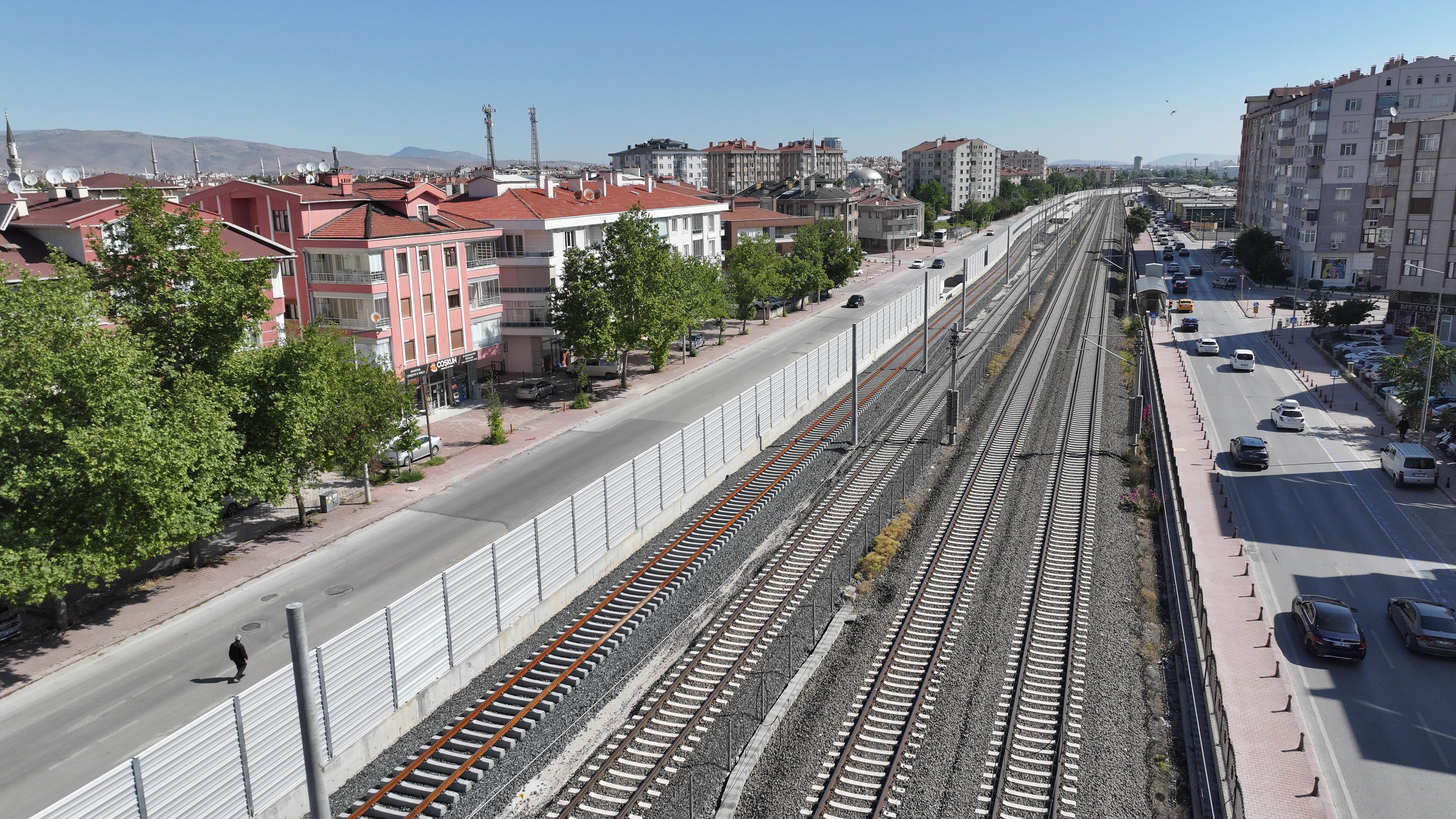 BAŞKAN ALTAY, BANLİYÖ HATTINDA TREN KAYNAKLI GÜRÜLTÜYE KARŞI SES BARİYERİ YAPTIKLARINI AÇIKLADI
