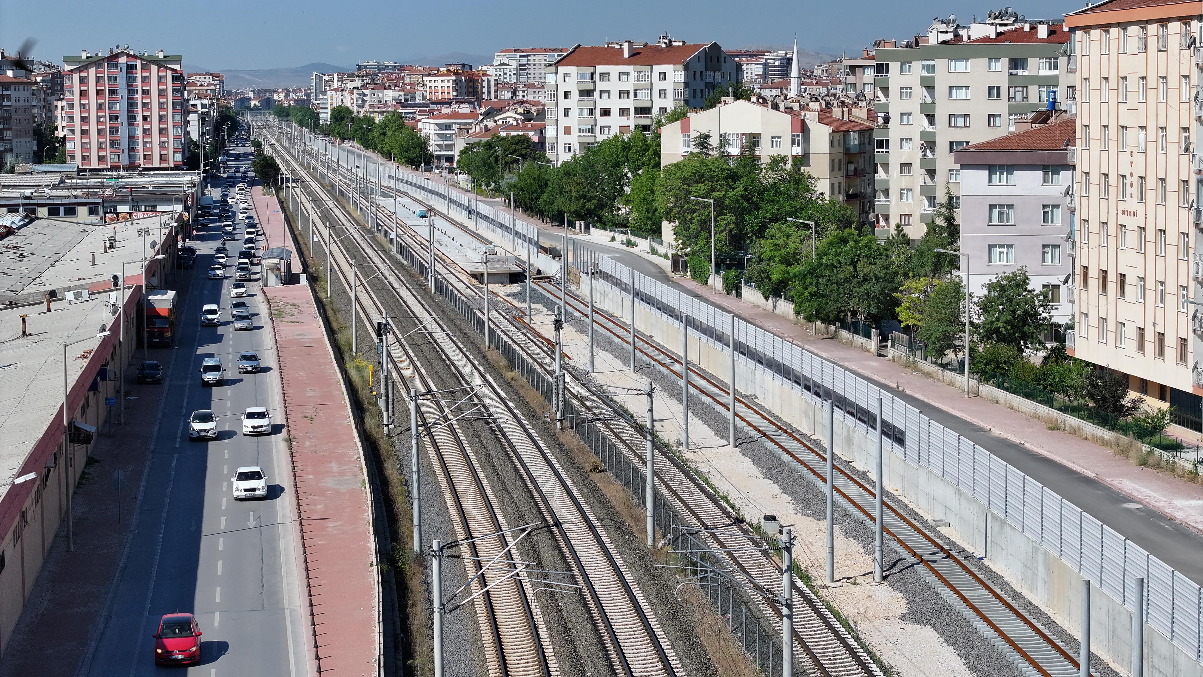 BAŞKAN ALTAY, BANLİYÖ HATTINDA TREN KAYNAKLI GÜRÜLTÜYE KARŞI SES BARİYERİ YAPTIKLARINI AÇIKLADI