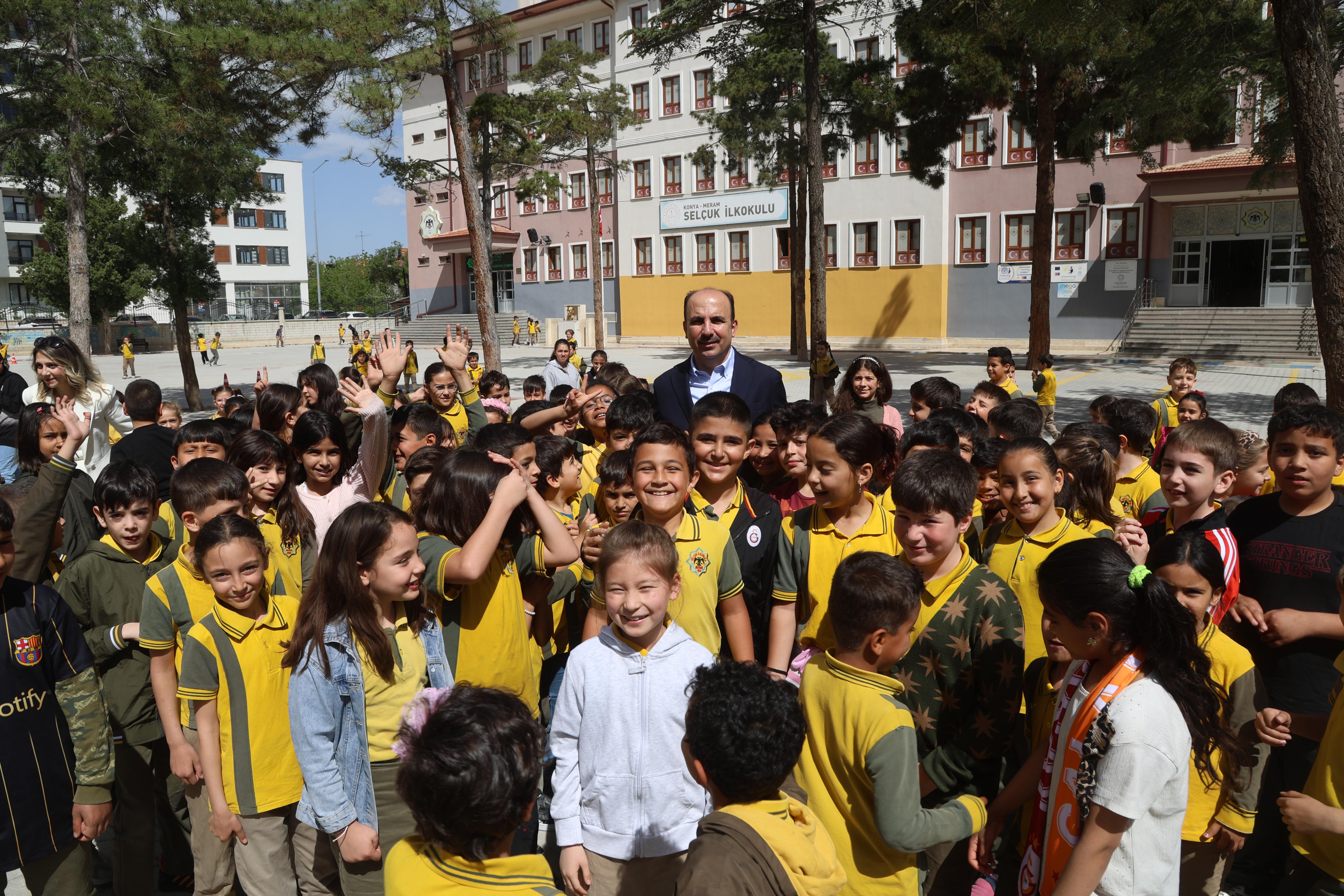 BAŞKAN ALTAY KARNE ALAN TÜM ÖĞRENCİLERİ TEBRİK ETTİ