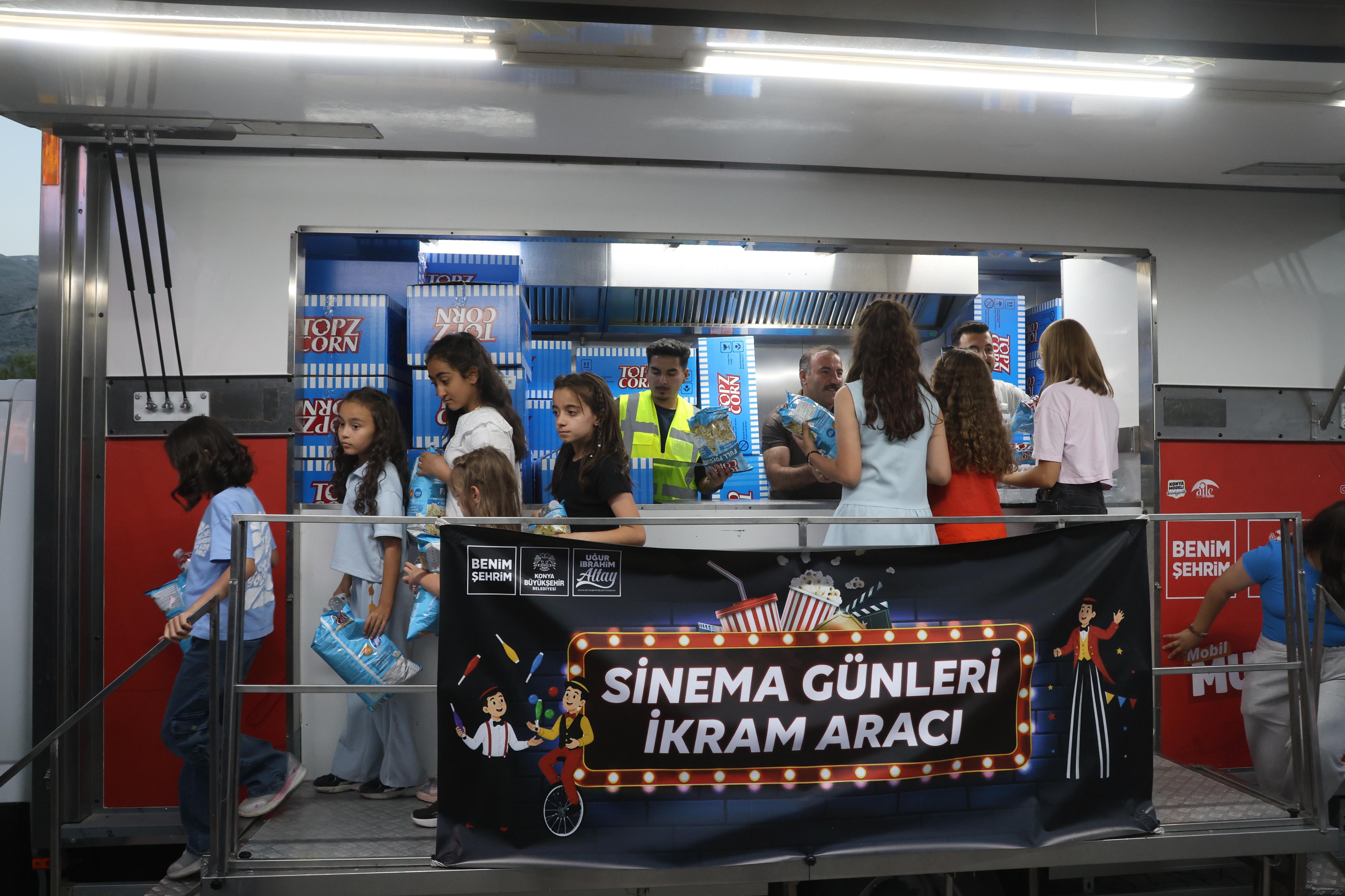 KONYA BÜYÜKŞEHİR’İN “SİNEMA GÜNLERİ” MERKEZ DIŞINDAKİ İLÇELERDE YAZ AKŞAMLARINA RENK KATIYOR