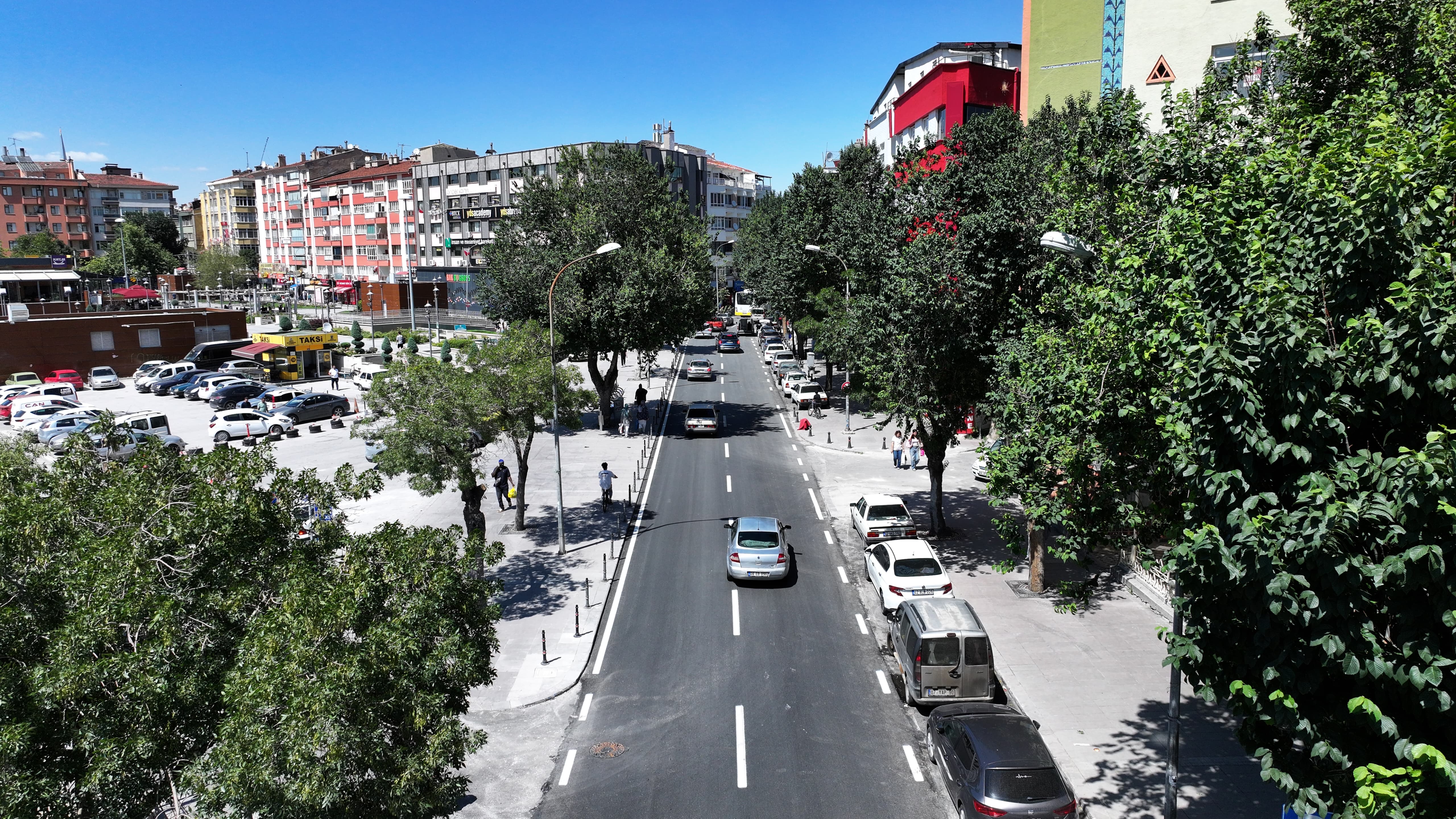 BAŞKAN ALTAY, ATATÜRK CADDESİ'NDE ASFALT YENİLEME ÇALIŞMASI YAPARAK STANDARDI YÜKSELTTİKLERİNİ AÇIKLADI