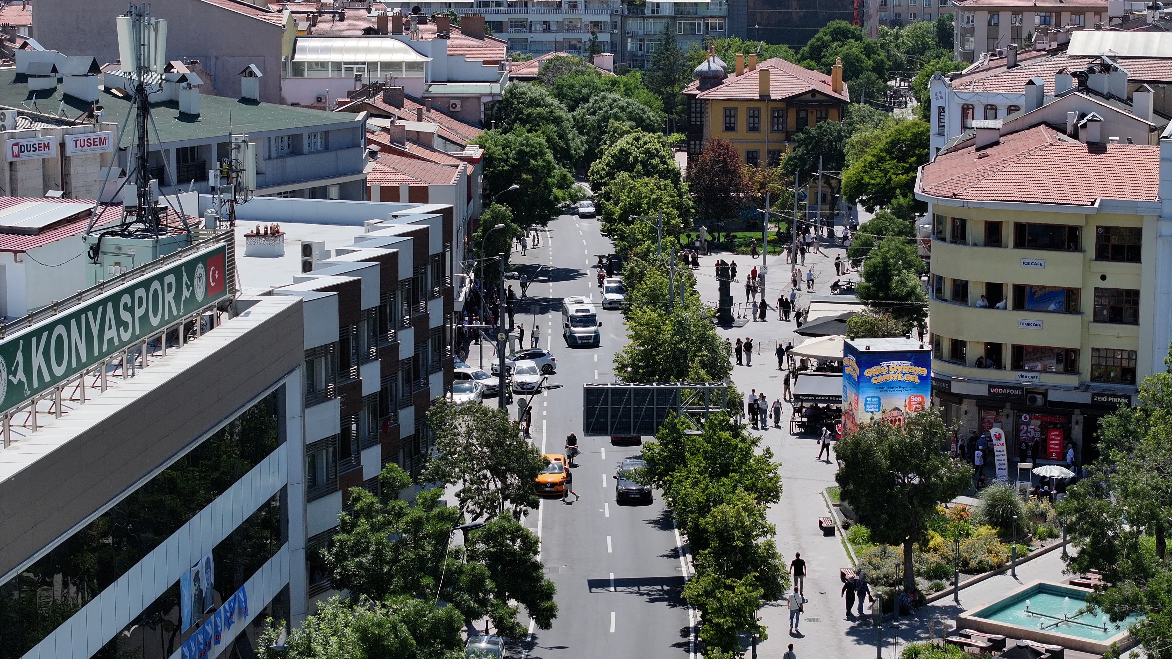 BAŞKAN ALTAY, ATATÜRK CADDESİ'NDE ASFALT YENİLEME ÇALIŞMASI YAPARAK STANDARDI YÜKSELTTİKLERİNİ AÇIKLADI