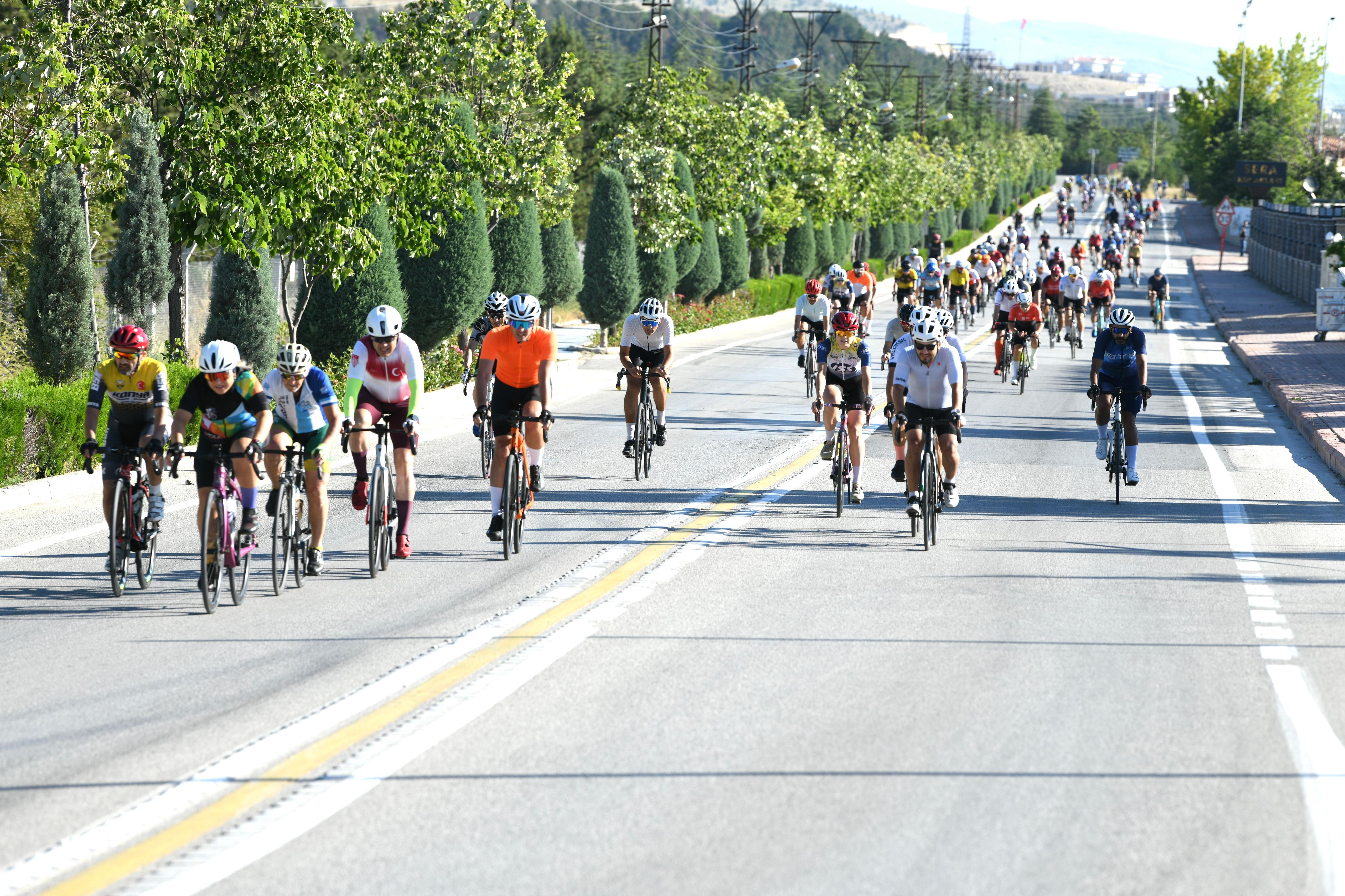 AVRUPA BİSİKLET BAŞKENTİ KONYA’DA GRANFONDO BİSİKLET YOL YARIŞI HEYECANI YAŞANDI